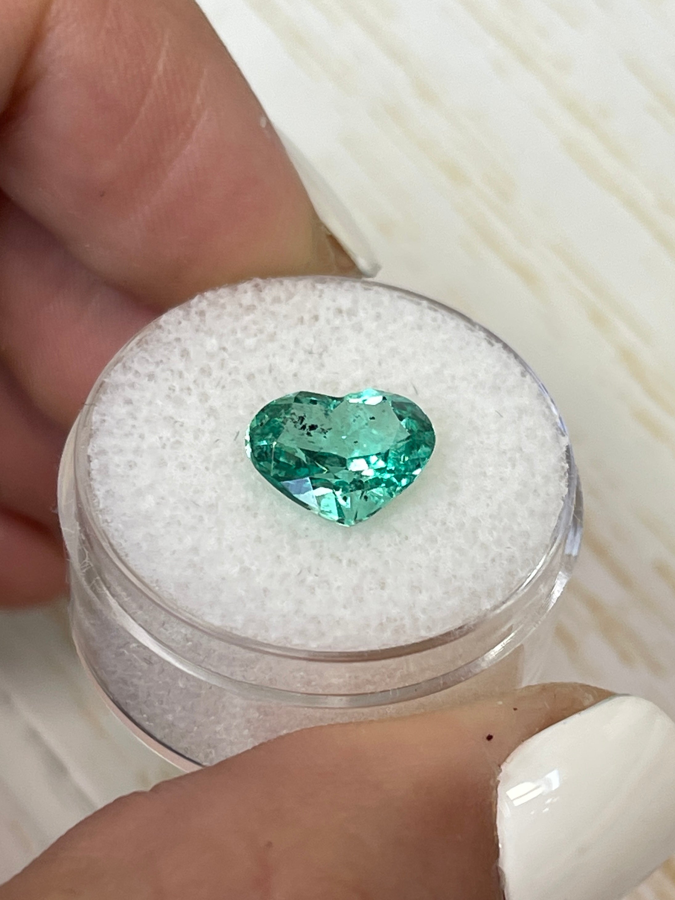 2.87 Carat 9x11mm Natural Colombian Emerald Heart Cut Loose Gemstone - Sparkling Green Jewel for Engagement Rings & Fine Jewelry Making