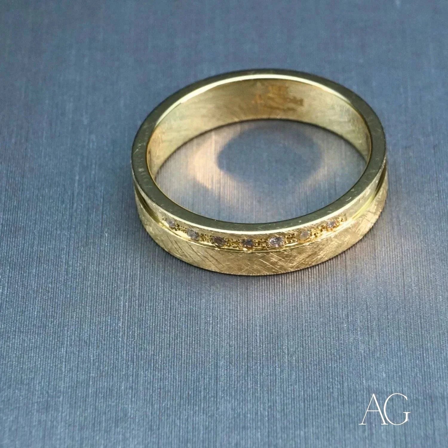 18k Gold Diamond Wedding Band for Women - Elegant & Timeless Bridal Ring - Perfect for Engagement, Anniversary & Special Occasions