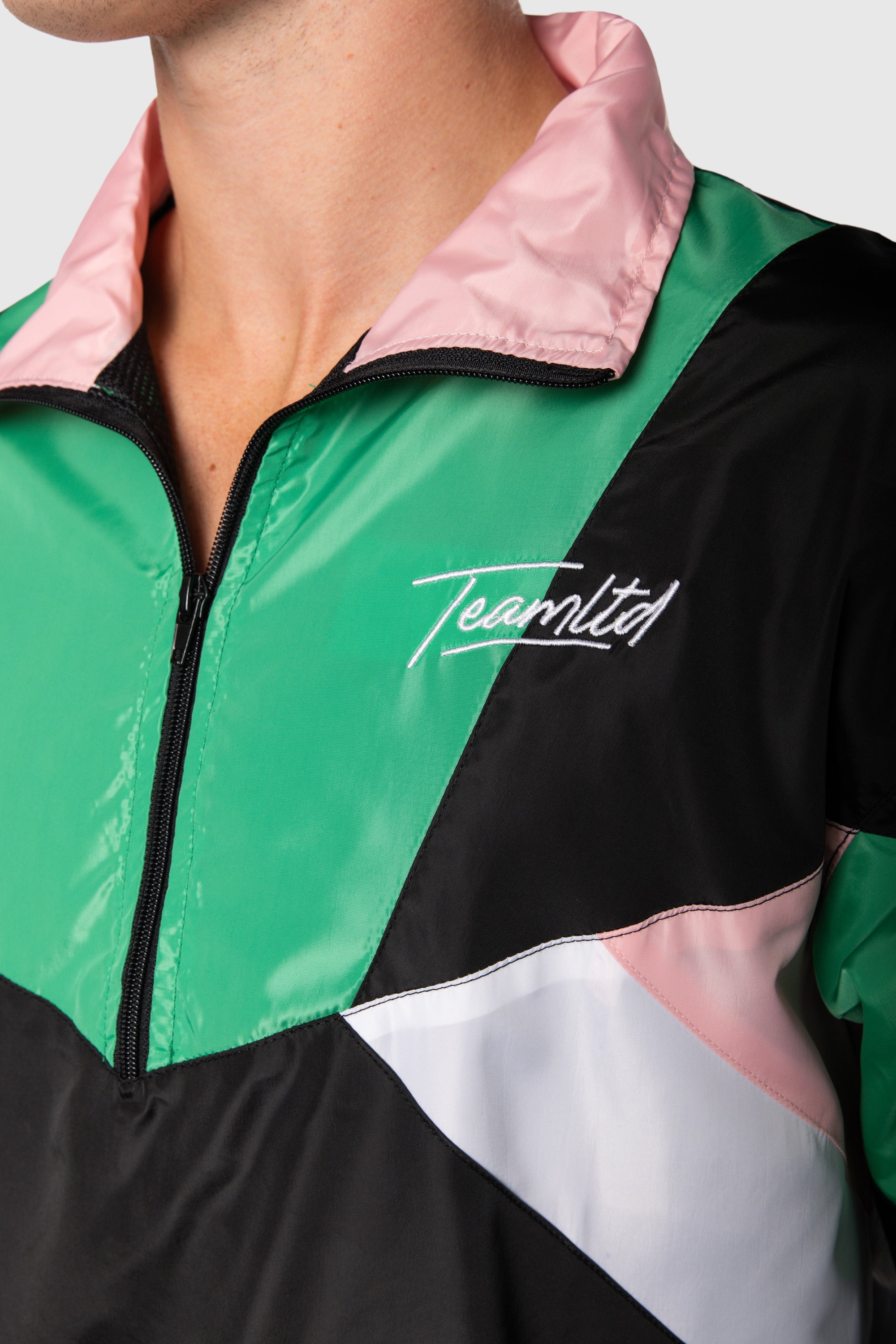 Thrasher Flame Logo Windbreaker Jacket - Lightweight Waterproof Hoodie for Men & Women - Perfect for Skateboarding, Streetwear & Outdoor Activities