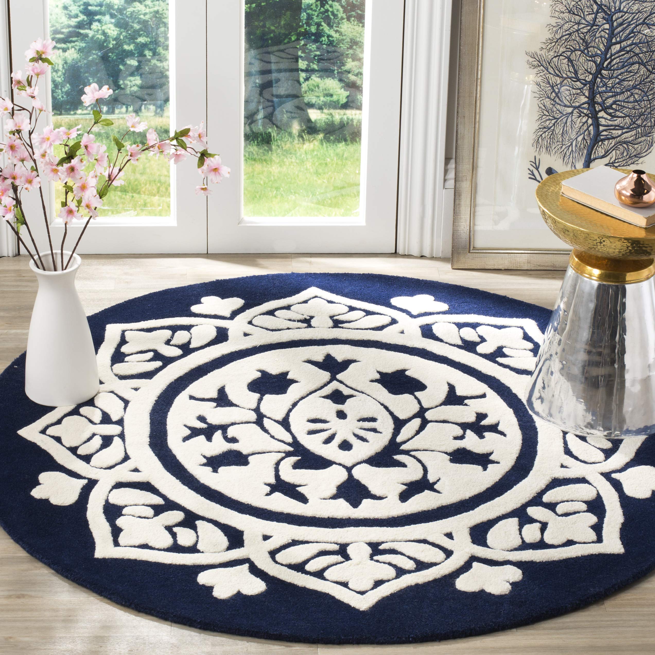 SAFAVIEH Bella Collection 5' Round Navy/Ivory BEL136B Handmade Premium Wool Area Rug - Perfect for Living Room, Bedroom & Office Decor