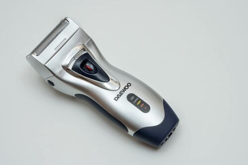 Daewoo DSM4030 Rechargeable Electric Shaver - Cordless & Corded Dual Use, 220-240V 50/60Hz - Perfect for Travel & Daily Grooming