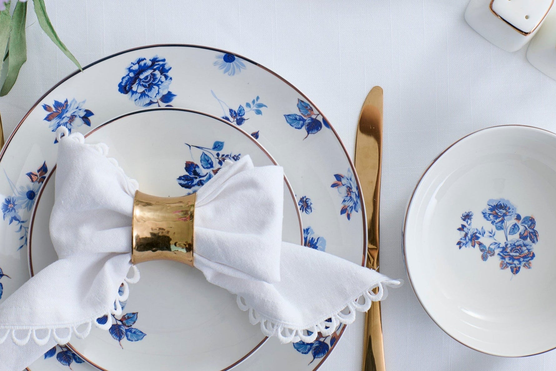 Premium Viola Porcelain Dinnerware Set - Elegant Blue 16-Piece Dinnerware for Formal Dining, Entertaining & Special Occasions