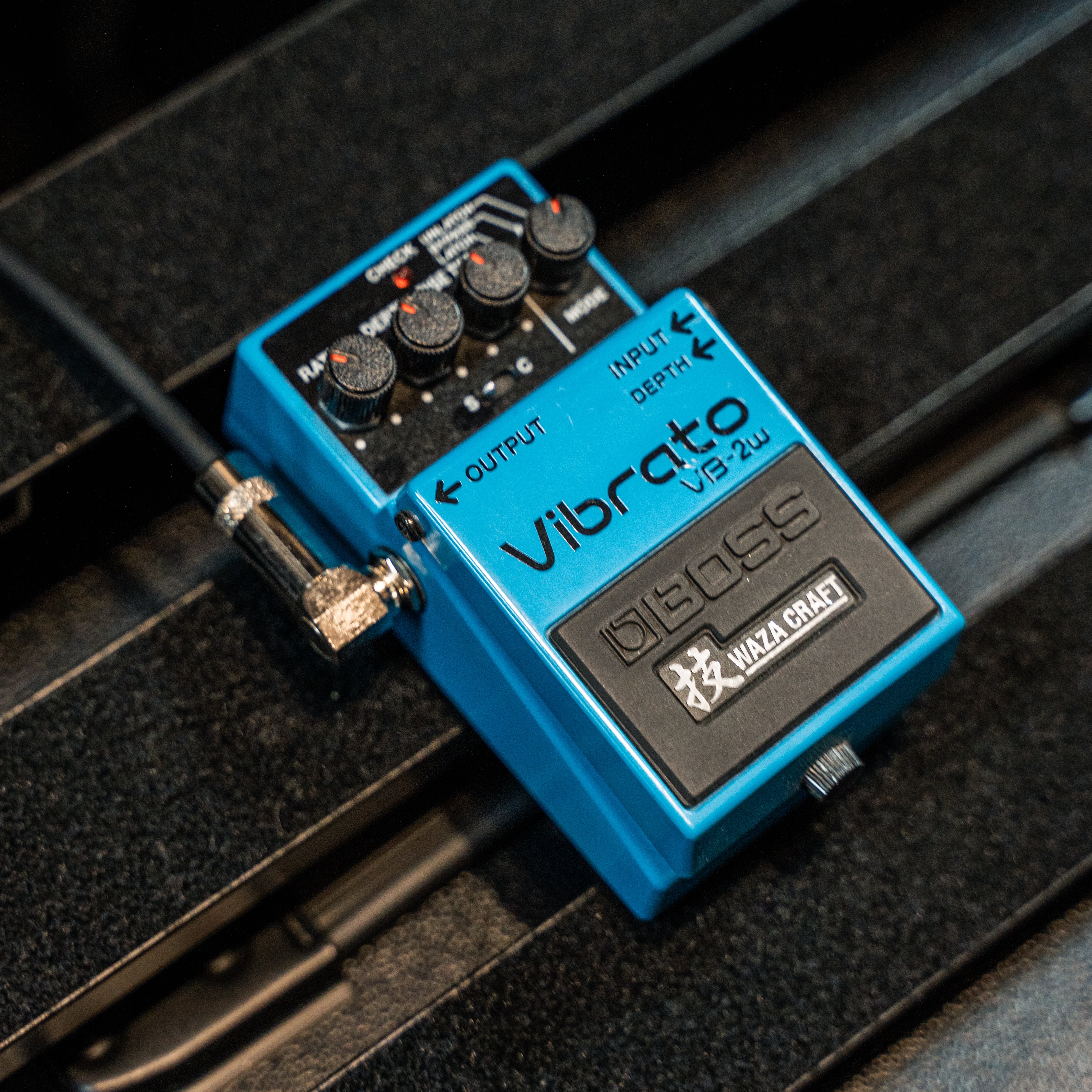 Boss VB-2W Waza Craft Vibrato Guitar Effects Pedal - Vintage Analog Stompbox for Professional Musicians & Home Studio Recording