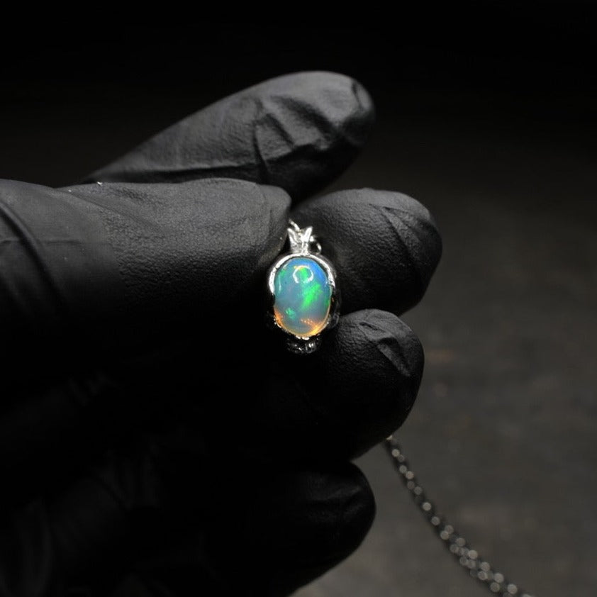 Opal Space Skull Necklace - Gothic Jewelry for Women & Men - Perfect for Halloween, Cosplay & Alternative Fashion