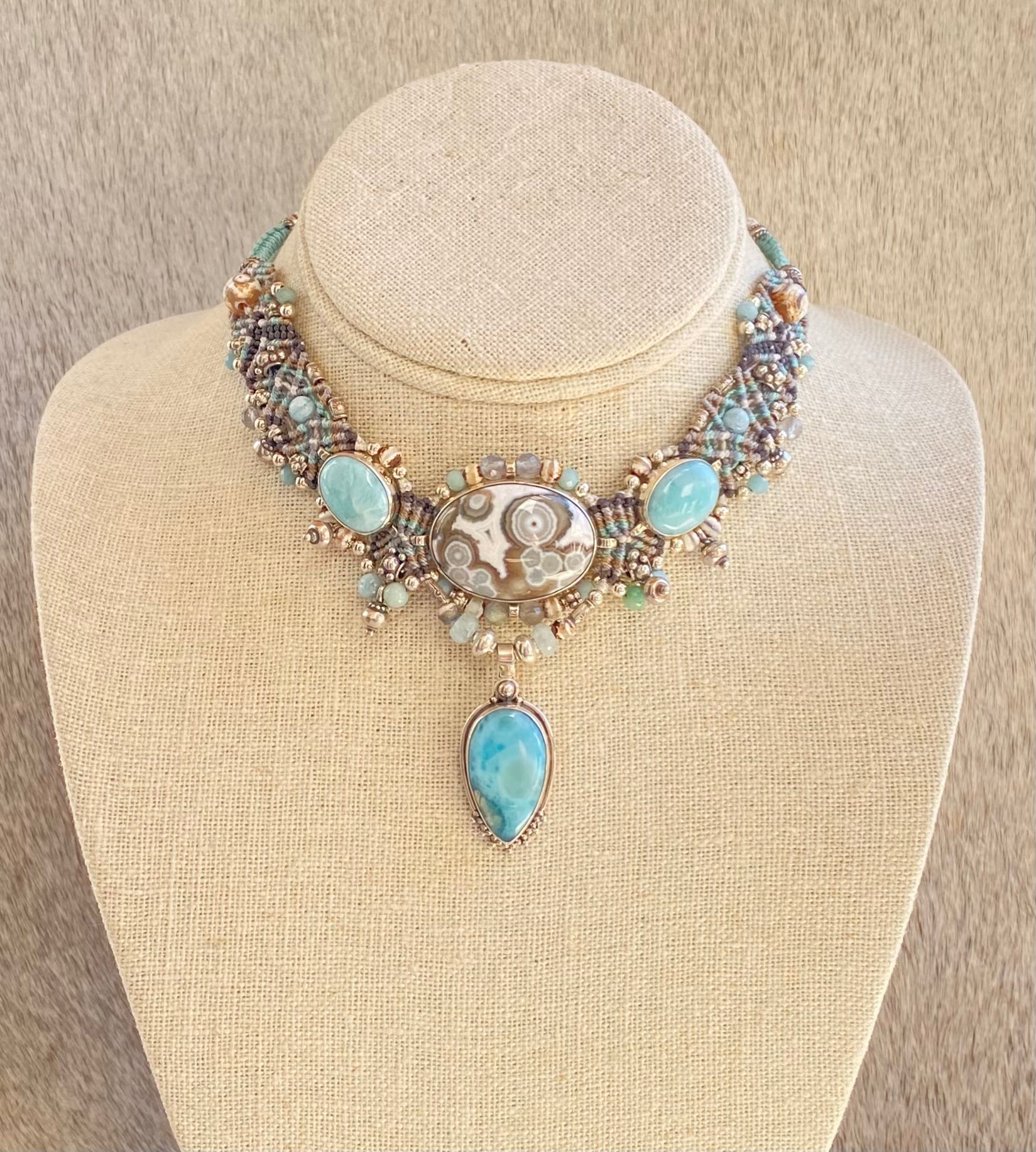 Handmade Macramé Choker Necklace with Natural Agate Stone - Boho Chic Jewelry for Women, Perfect for Festivals, Weddings & Everyday Wear