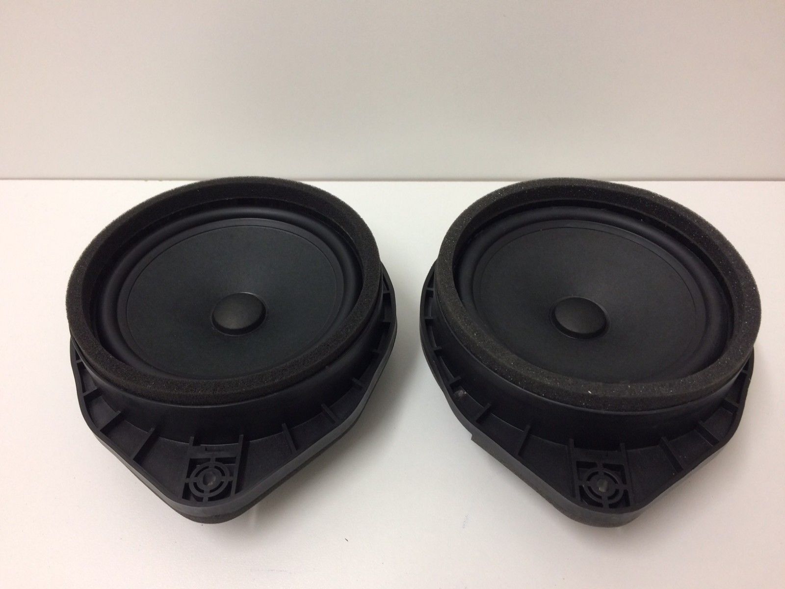 Holden Astra AH Car Door Speaker Pair - Universal Fit for Enhanced Audio - Perfect for Car Audio Upgrades & DIY Installations