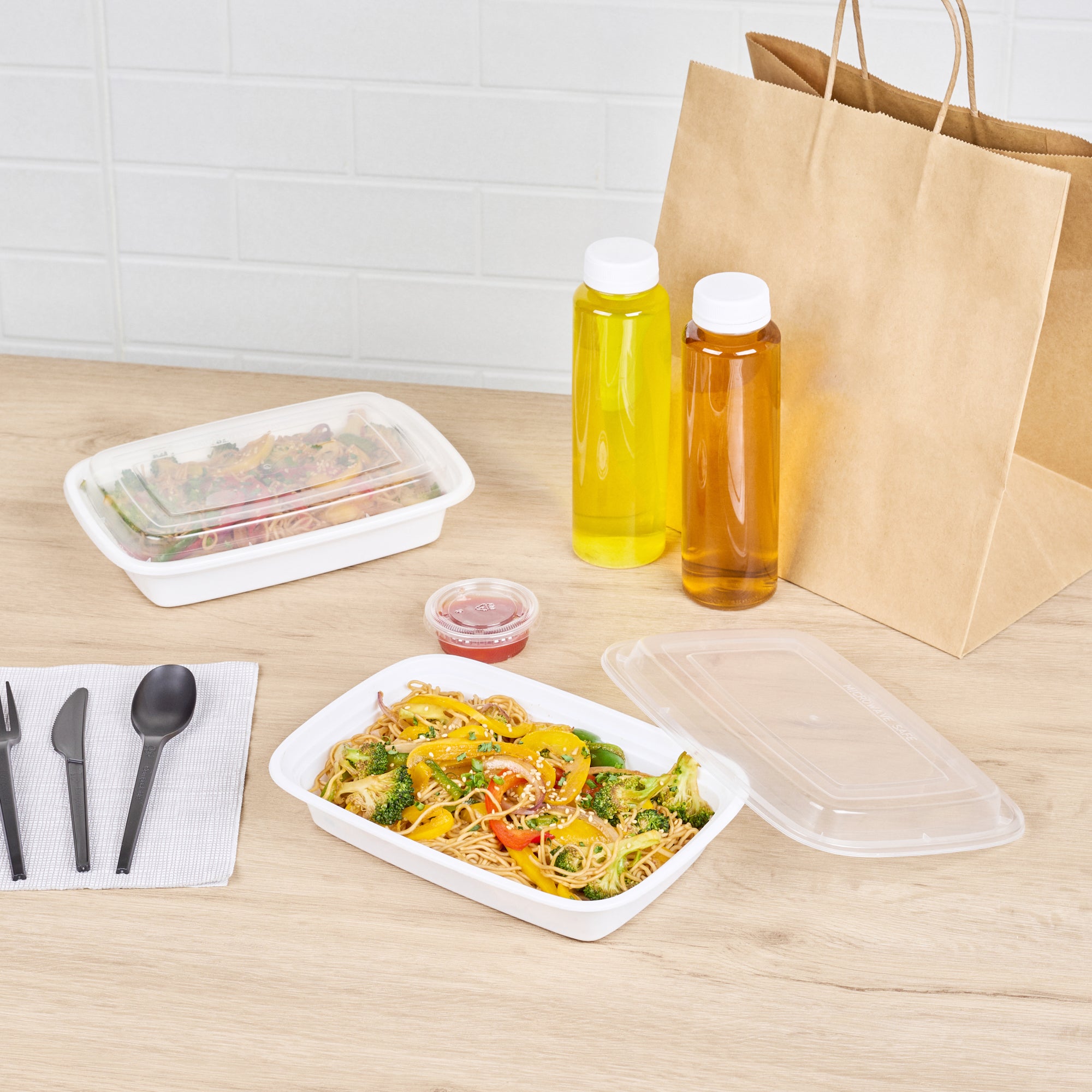 Asporto 28 oz Rectangle White Plastic Takeout Containers with Clear Lids - Microwave Safe, Disposable Food Storage Boxes (8.75