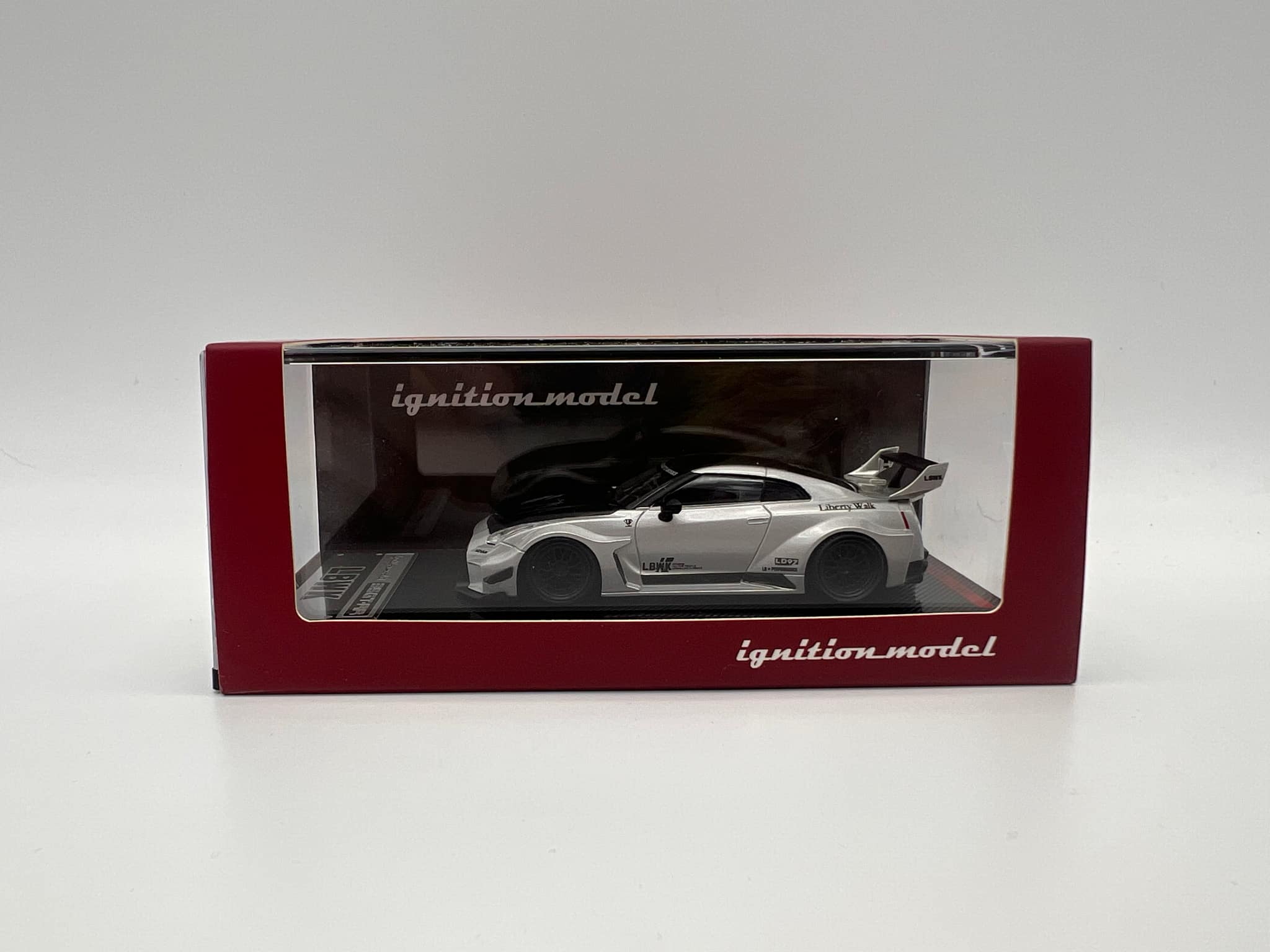 1:64 Nissan Skyline GT-R LBWK Silver Diecast Model Car - Collectible Toy for Display, Racing Enthusiasts & Car Lovers - Perfect for Home Decor, Office Desk & Gift Giving