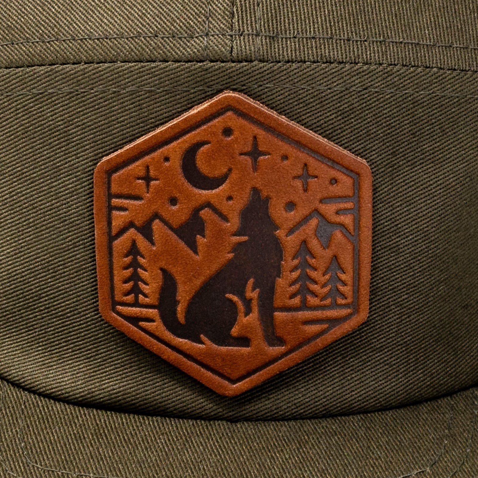 Howling Wolf Embroidered Baseball Cap - Stylish Adjustable Dad Hat for Men & Women - Perfect for Outdoor Activities, Sports, and Casual Wear