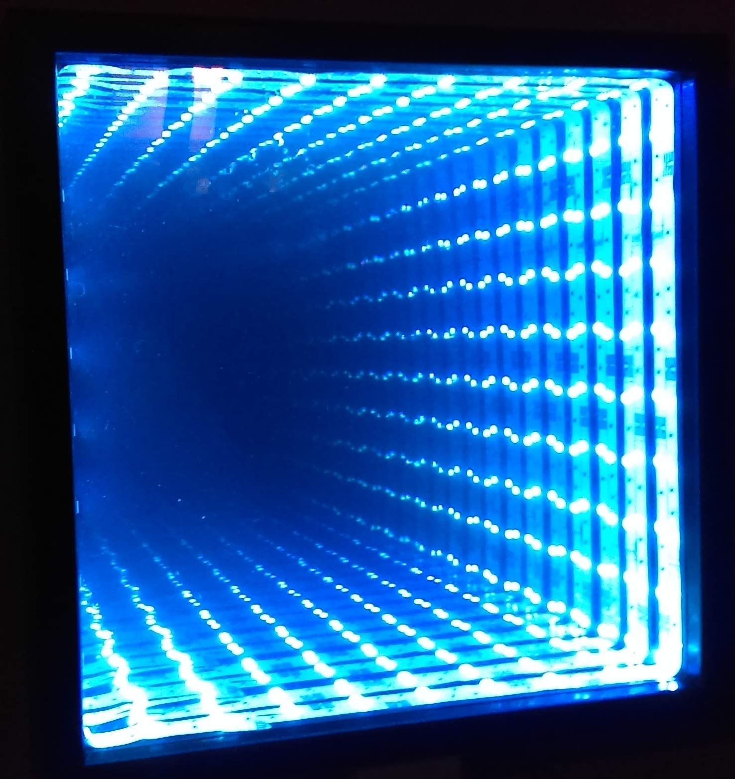 Infinity Mirror LED Night Light - Modern Home Decor for Bedroom, Living Room & Office - Create a Stunning Visual Effect with Endless Reflections