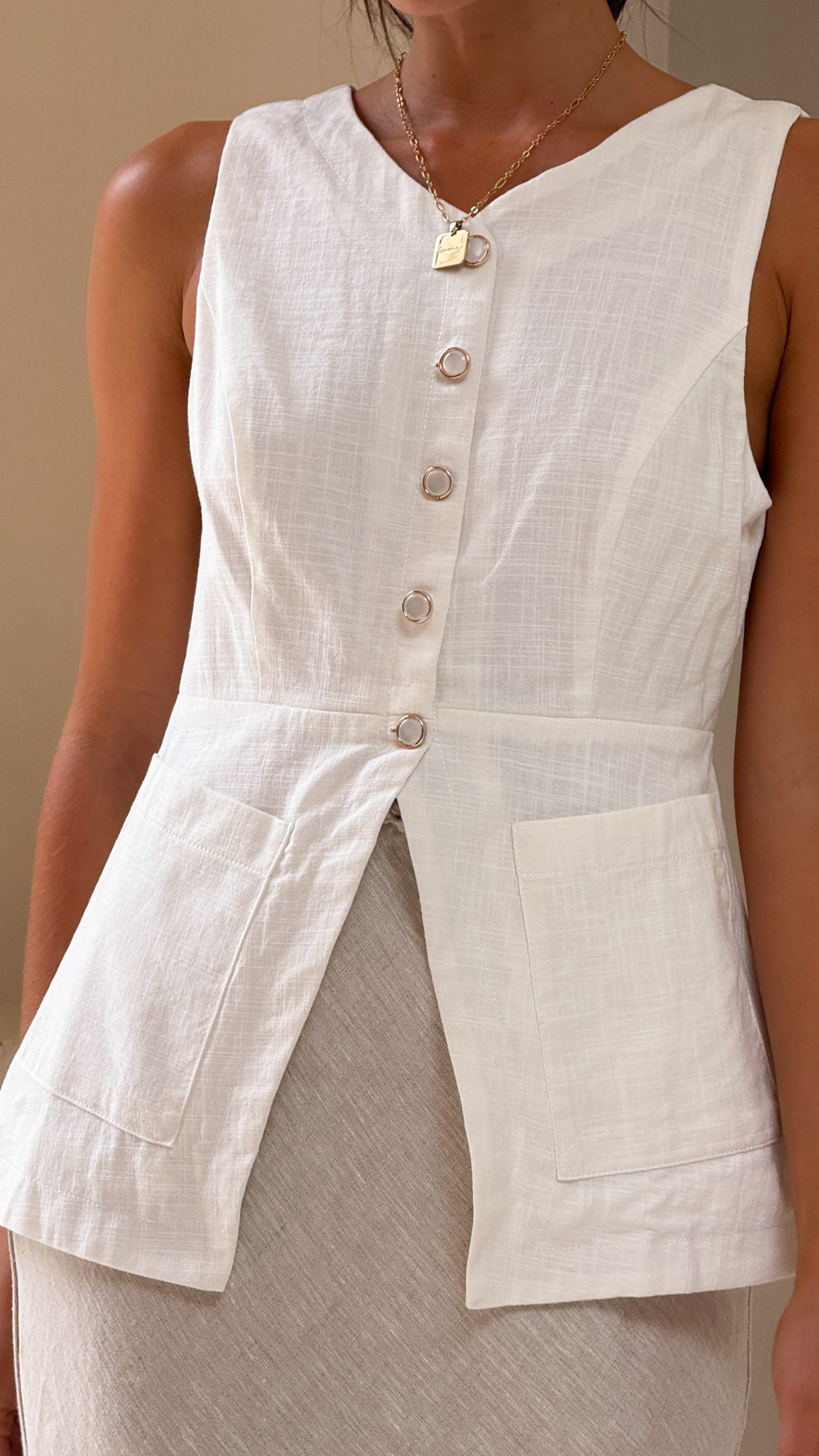 Elegant Amber White Top for Women - Stylish Casual Blouse for Everyday Wear, Office & Outings