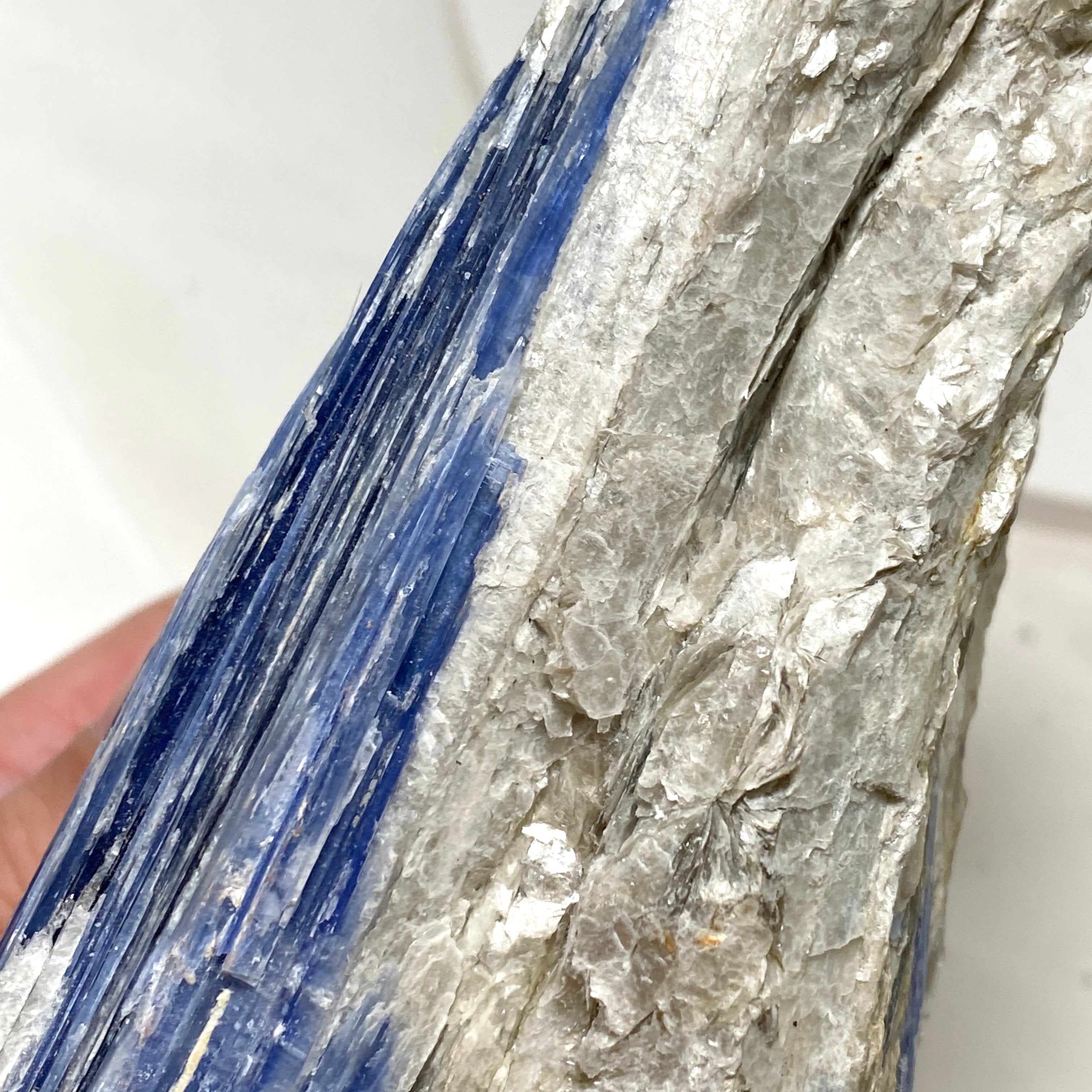 Natural Blue Kyanite Crystal Stone - Healing Energy, Spiritual Growth & Chakra Balancing - Perfect for Meditation, Jewelry Making & Home Decor