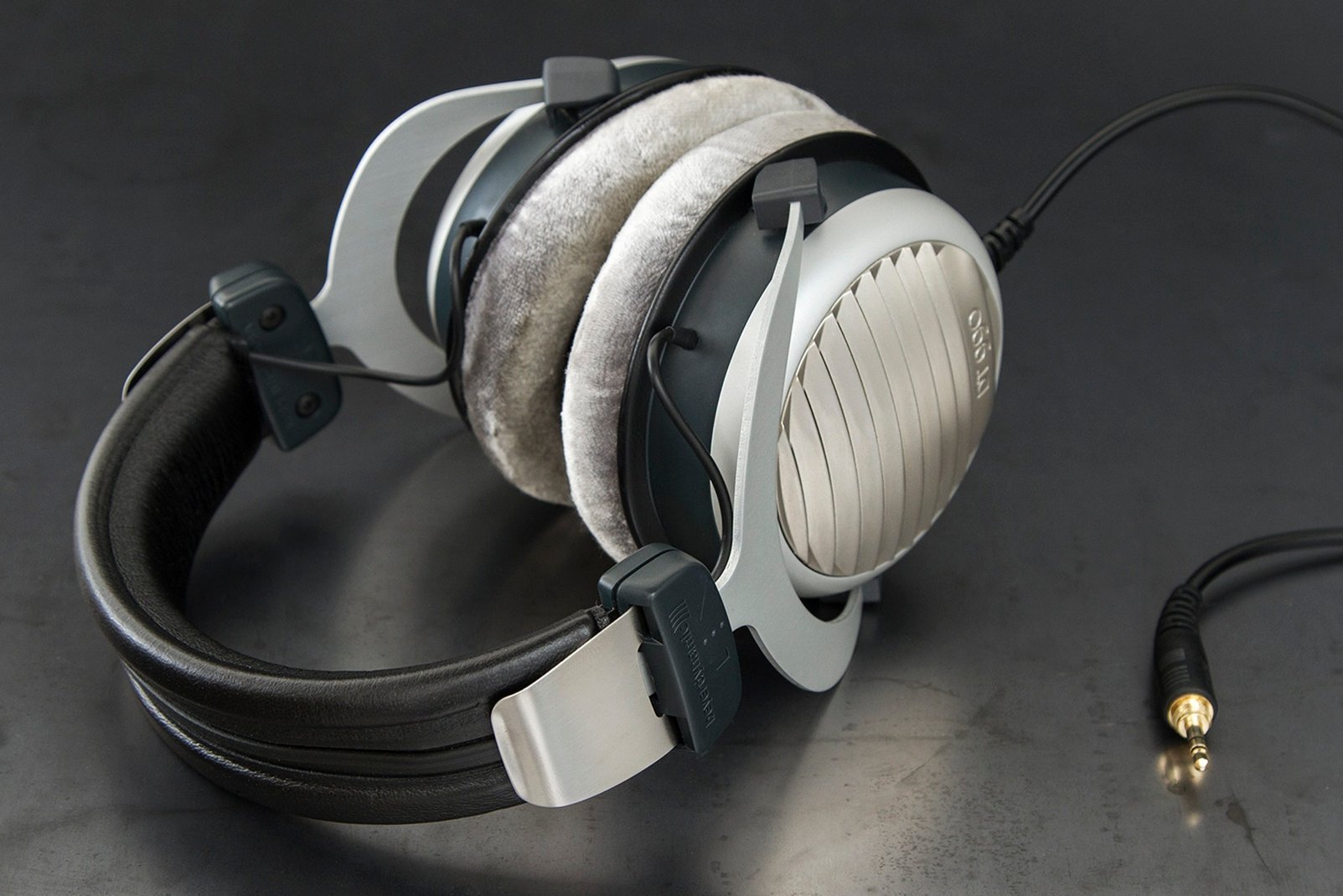 Beyerdynamic DT 990 Edition 32 Ohm Premium Over-Ear Stereo Headphones - Open Back Wired Headphones for Audiophiles, Studio Monitoring, Gaming & Music Listening - Compatible with Smartphones, Tablets & PCs (Renewed)