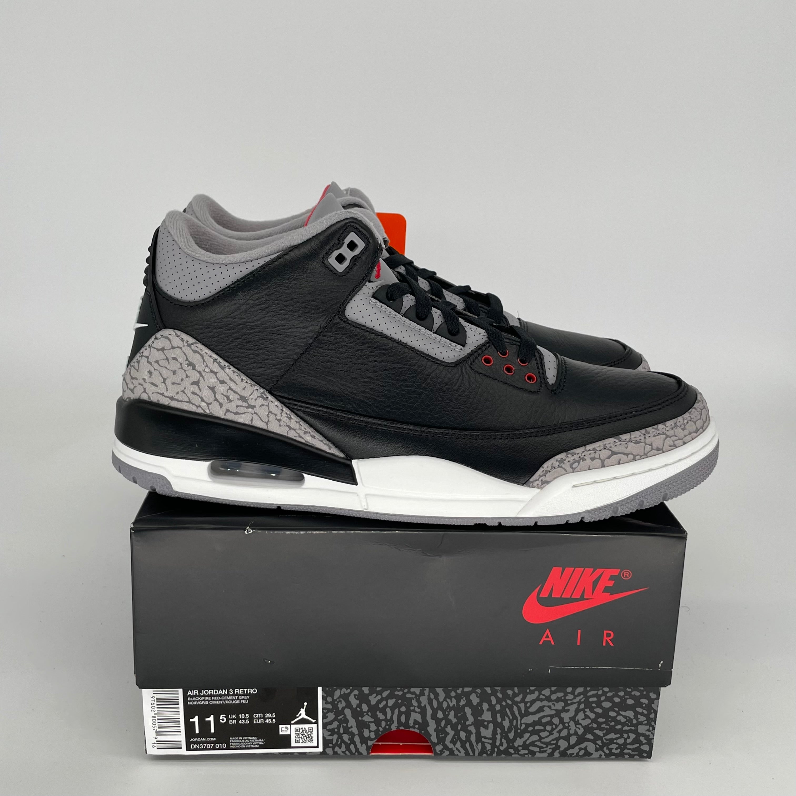Original Title: AIR JORDAN 3 BLACK CEMENT SIZE 11.5 DN3707 010   Optimized Title: **Air Jordan 3 Retro Black Cement Men's Basketball Shoes Size 11.5 - DN3707-010 | Stylish Sneakers for Streetwear & Casual Outfits**