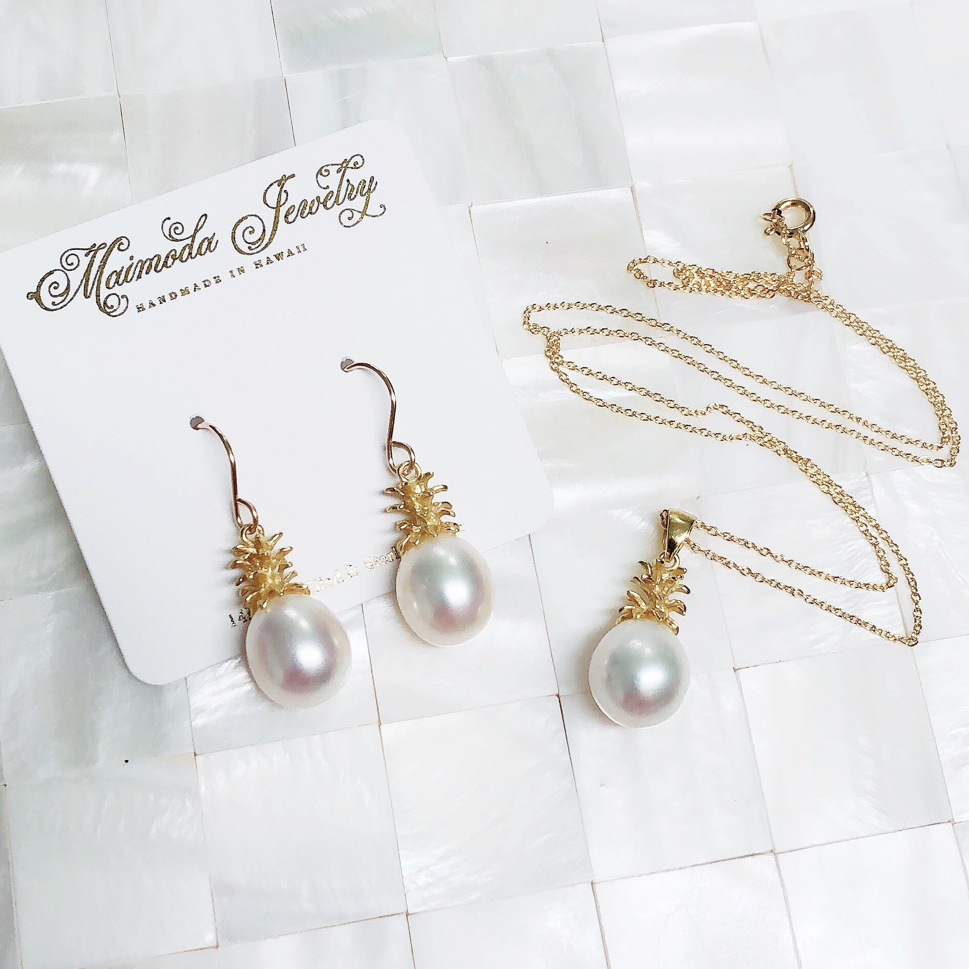 Exquisite Pineapple Pearl Dangle Earrings with White Pearls (E563) - Perfect for Weddings, Parties & Special Occasions