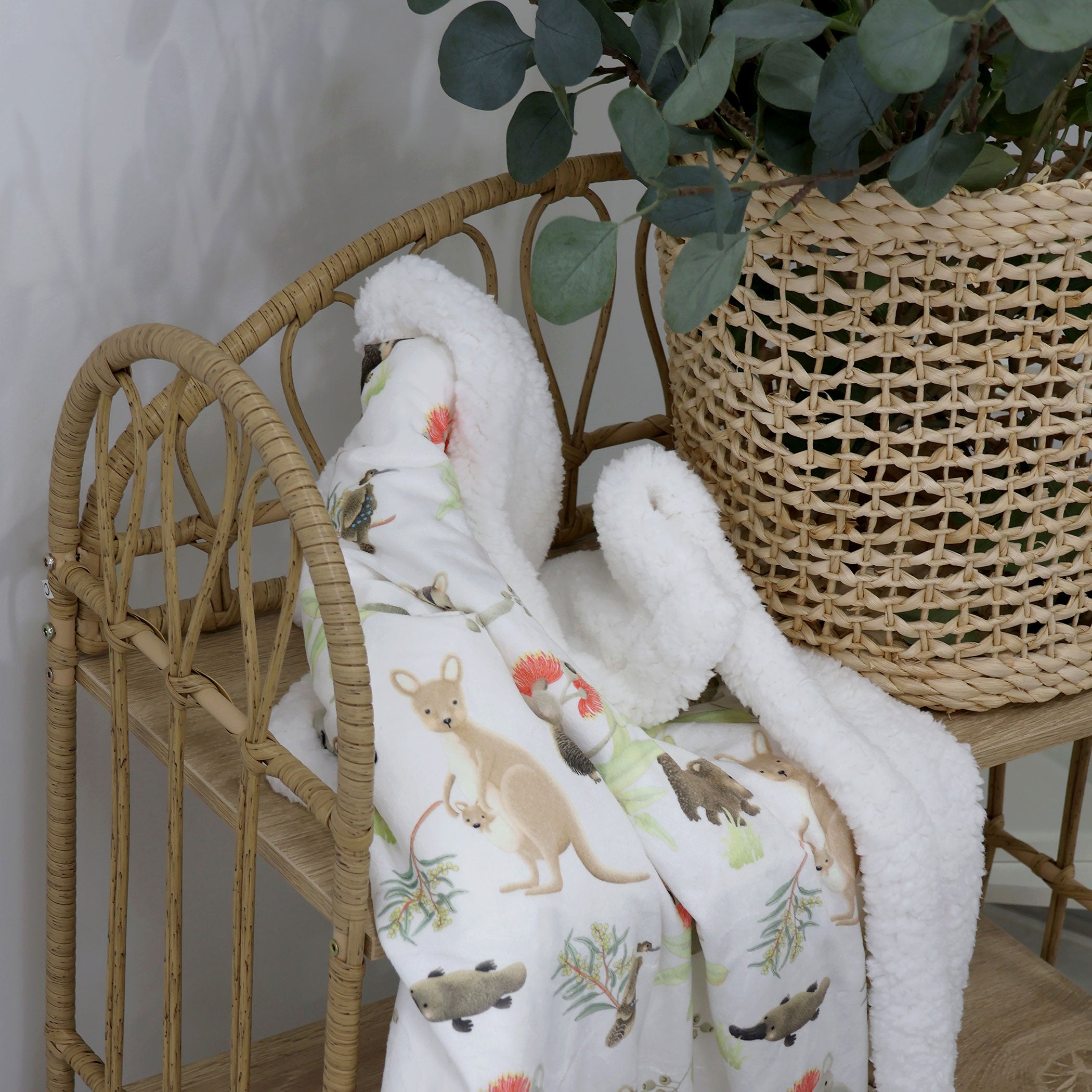 Soft Aussie Animals Cuddle Blanket - Cozy Flannel Throw for Kids & Adults - Perfect for Bedtime, Lounging & Nursery Decor