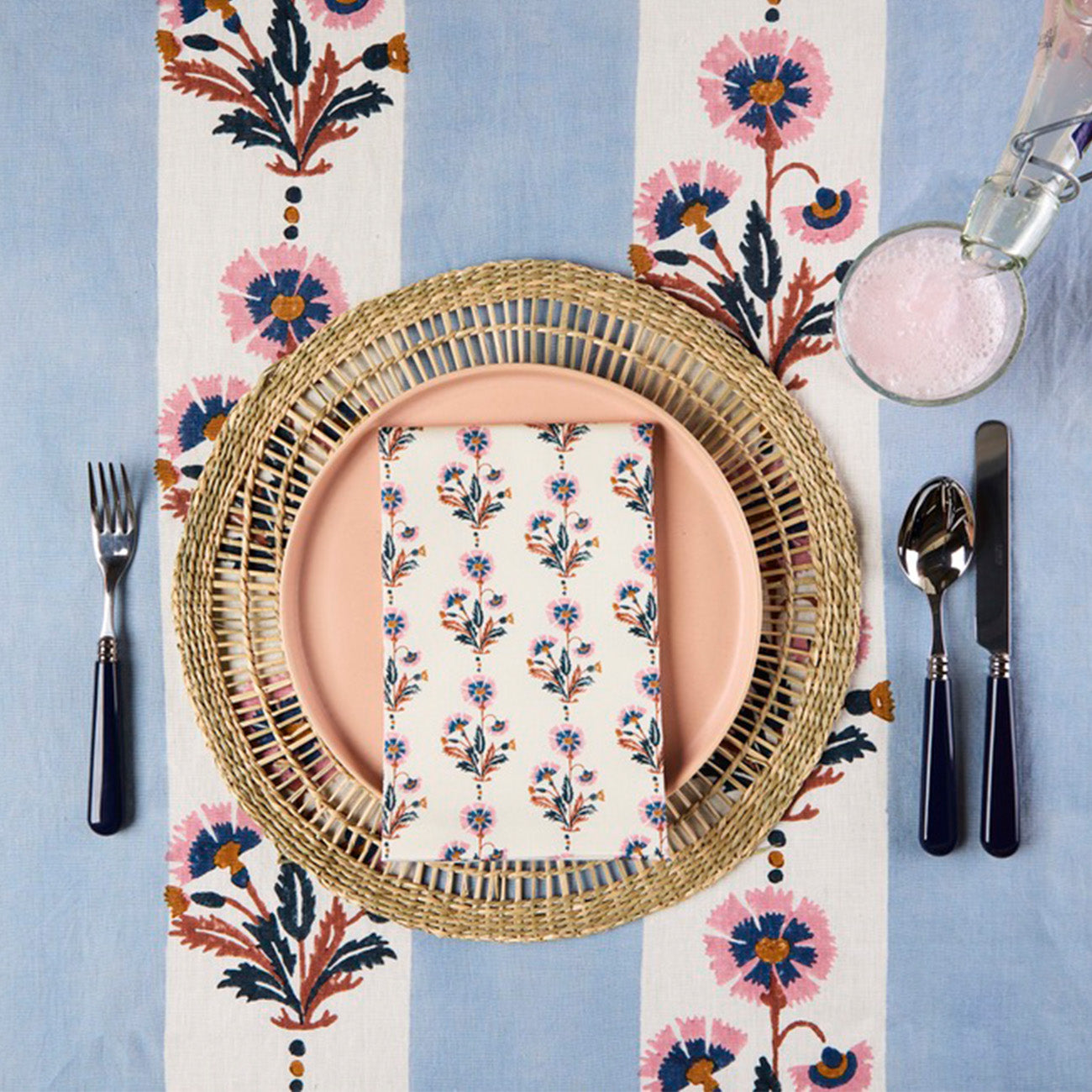 Natural Seagrass Round Placemats Set of 4 - Eco-Friendly Table Mats for Dining, Kitchen, or Outdoor Picnic Use
