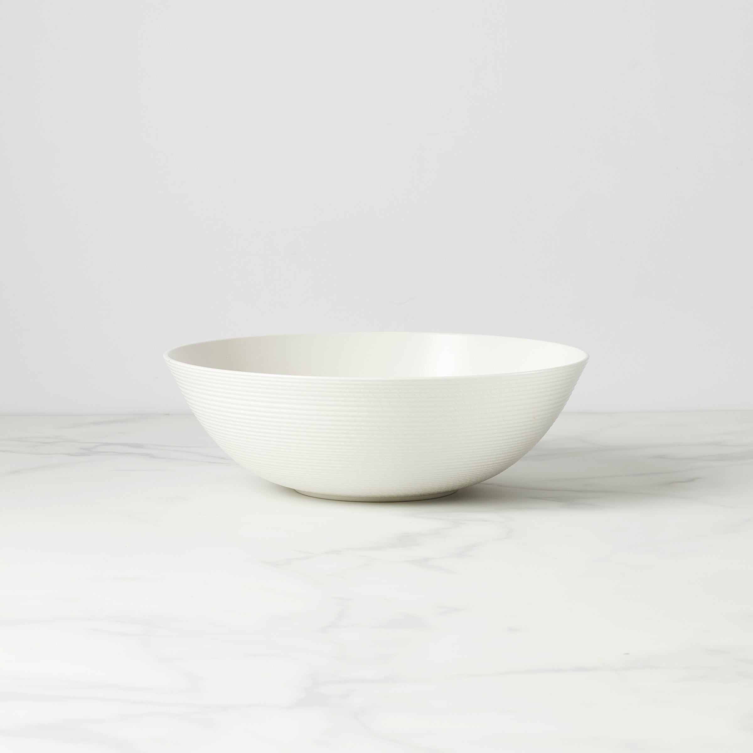LX Collective White Serving Bowl - Elegant Porcelain Bowl for Salads, Pasta, and Desserts - Perfect for Dinner Parties, Family Gatherings, and Holiday Entertaining