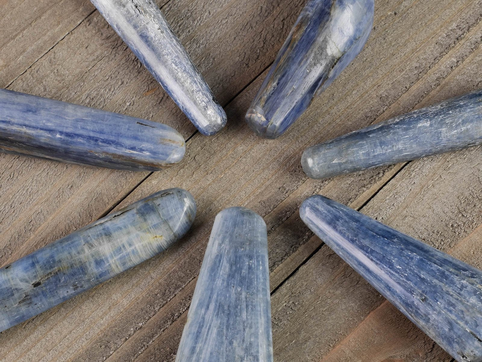 Blue Kyanite Crystal Wand for Healing & Self Care – Natural Energy Stone for Chakra Balancing, Meditation & Spiritual Growth | Perfect for Reiki, Yoga & Home Decor