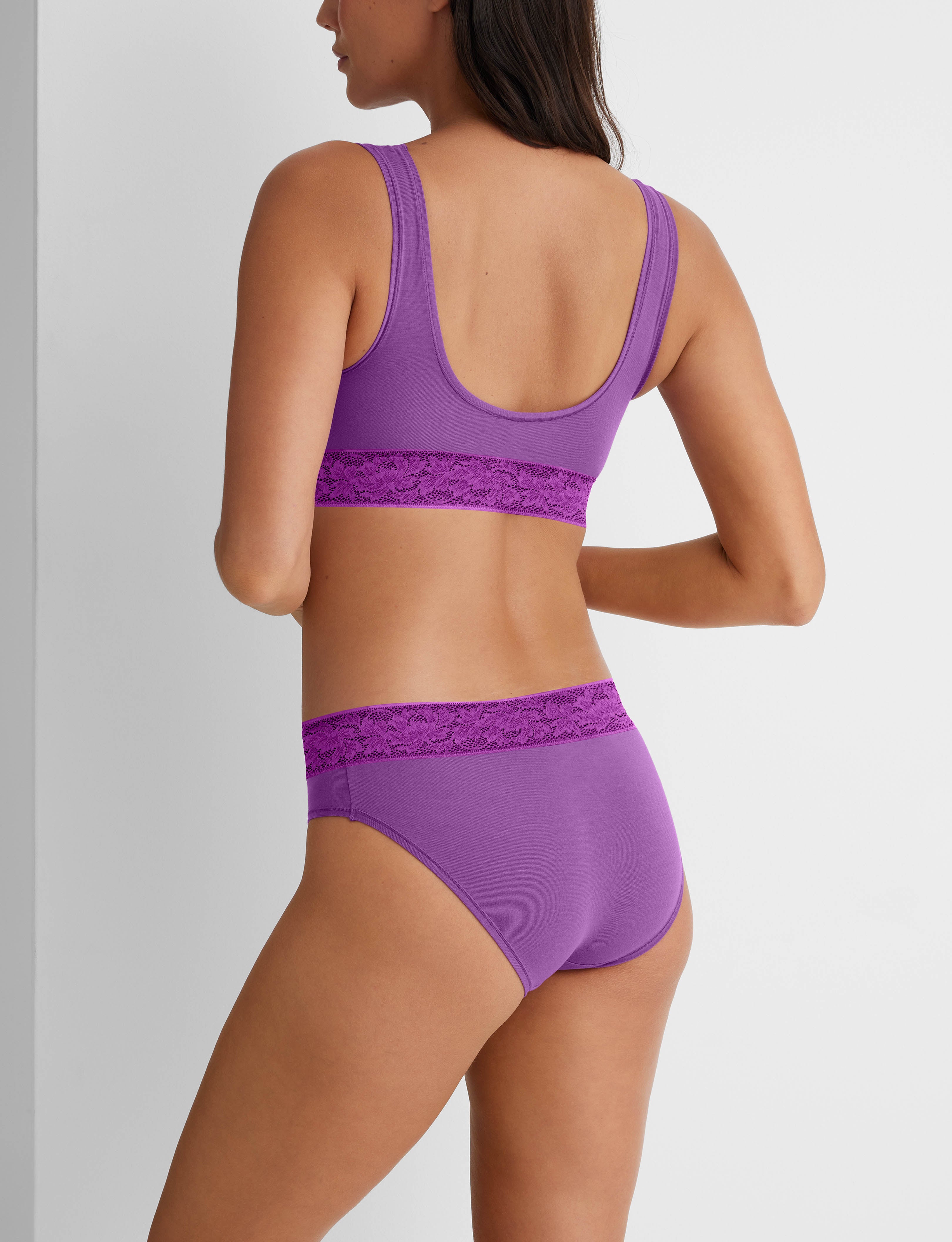 Second Skin Scoop Bralette with Lace Band - Comfortable Wireless Bra for Everyday Wear | Perfect for Yoga, Lounge & Layering Under Clothes