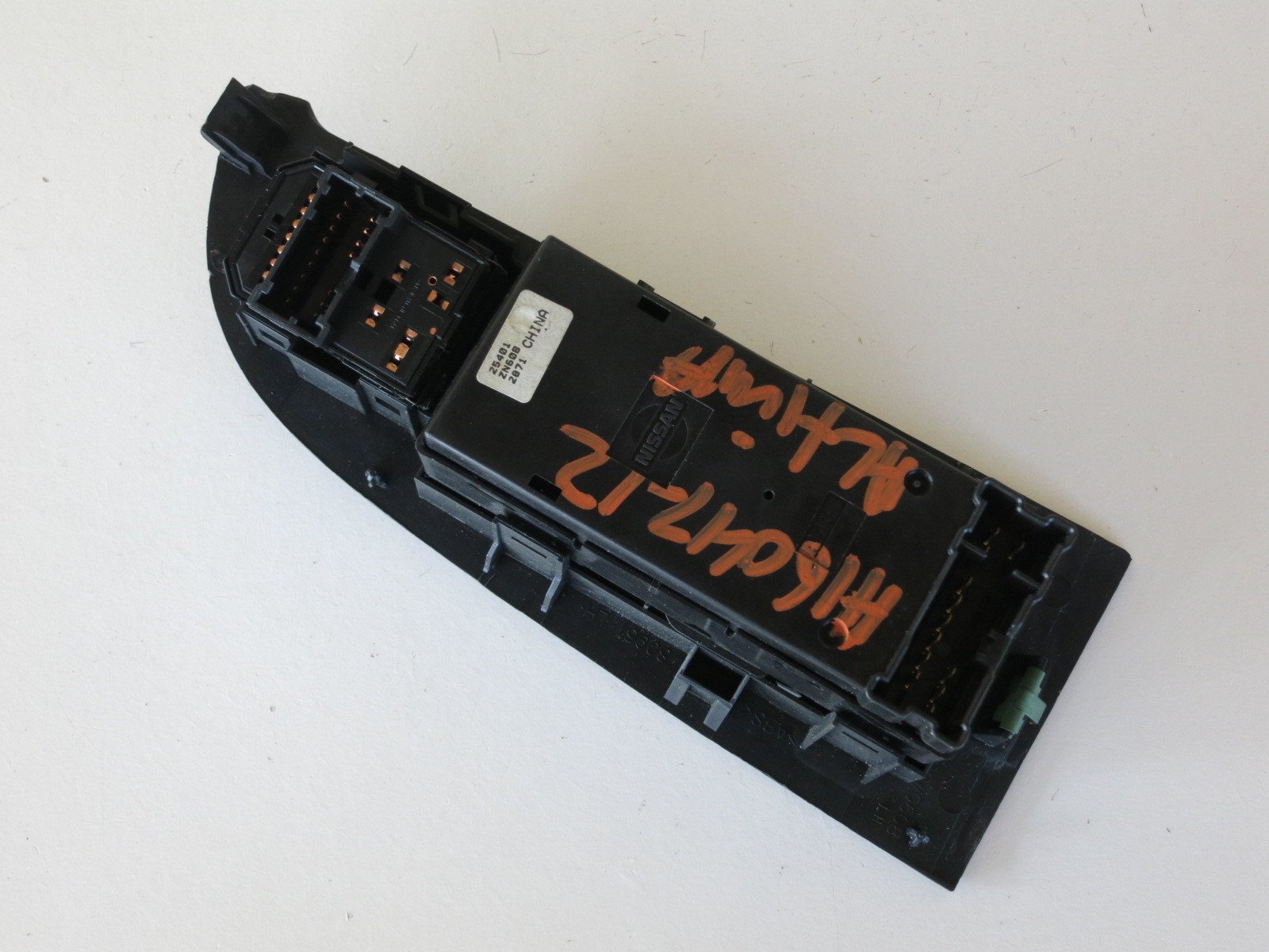 Nissan 25401-ZN60B Door Window Switch Panel Replacement - Compatible with Nissan Models - Power Window Control Switch Assembly for Smooth Operation - Perfect for Car Interior Repair & Maintenance