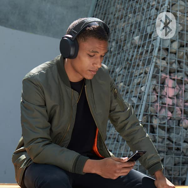Arctis 9 Wireless Gaming Headset for PC - Noise Cancelling Bluetooth Headphones with Microphone for PS5, Xbox & PC Gaming - Perfect for Competitive Gaming & Home Office Use