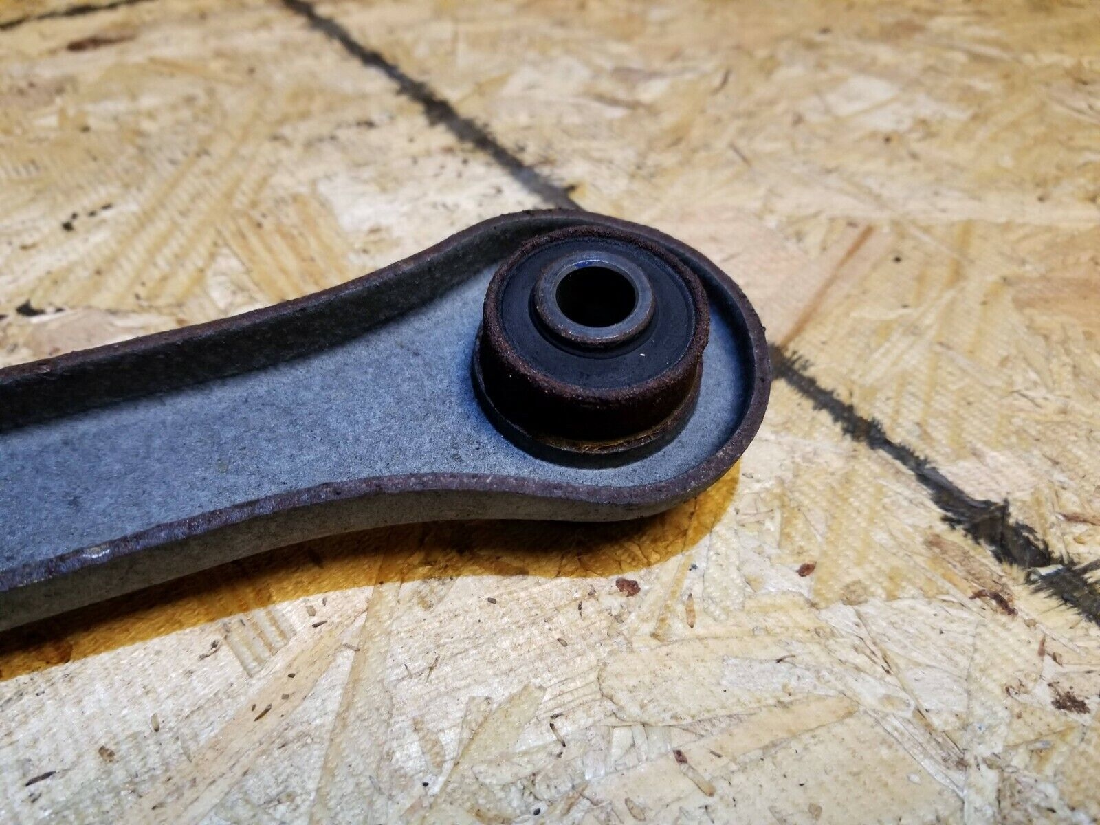 2006-2011 Lincoln Town Car Rear Right Passenger Side Control Arm OEM Part - 65k Miles - Perfect for Suspension Repair & Smooth Ride Maintenance