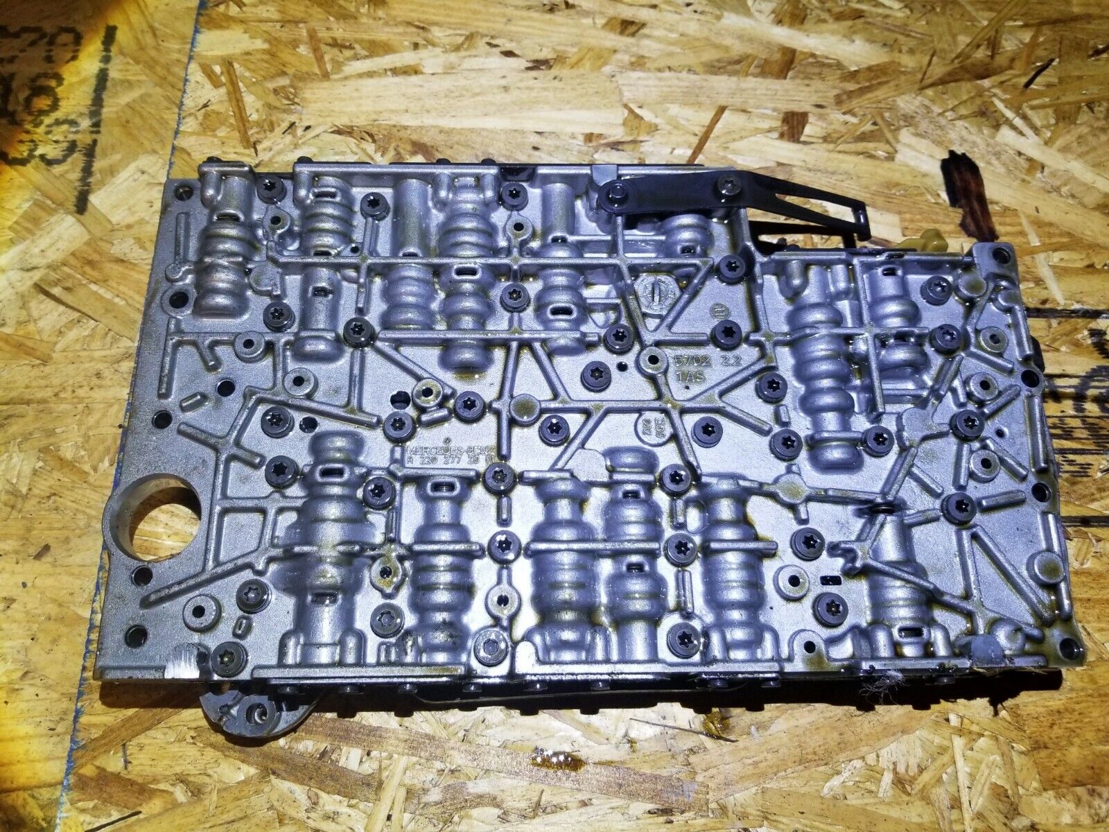 Mercedes CL500 7G Tronic Transmission Valve Body OEM 2202770801 - Compatible with 2003 2004 2005 2006 Models - Perfect for Smooth Gear Shifting & Transmission Repair