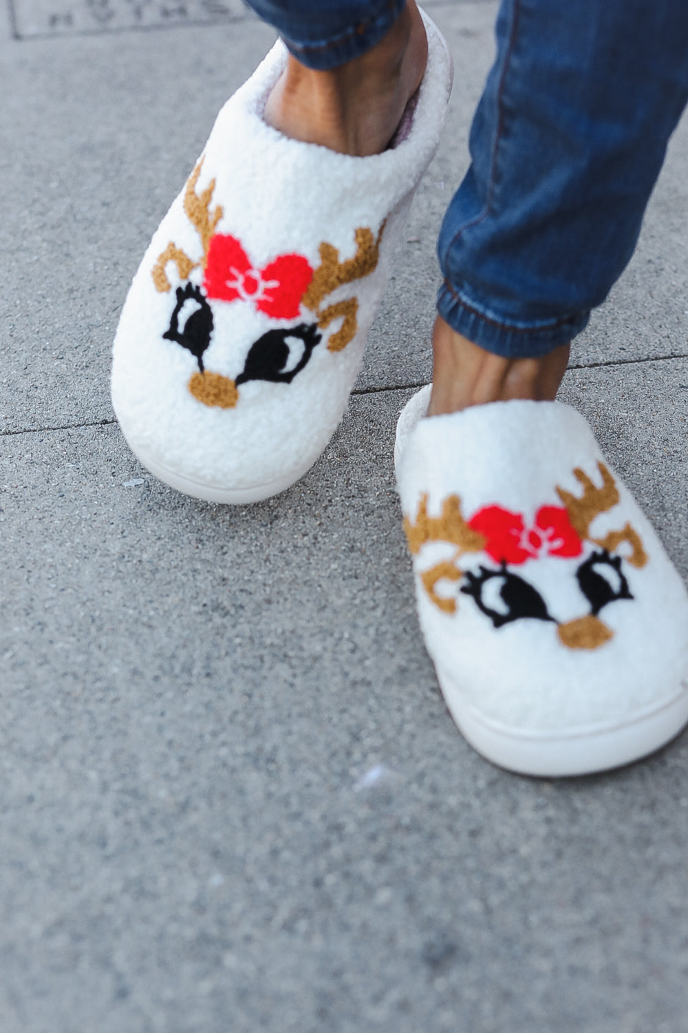 Cozy Christmas Reindeer Print Fleece Slippers for Women & Men - Warm Winter House Shoes for Holiday Gifts & Indoor Comfort