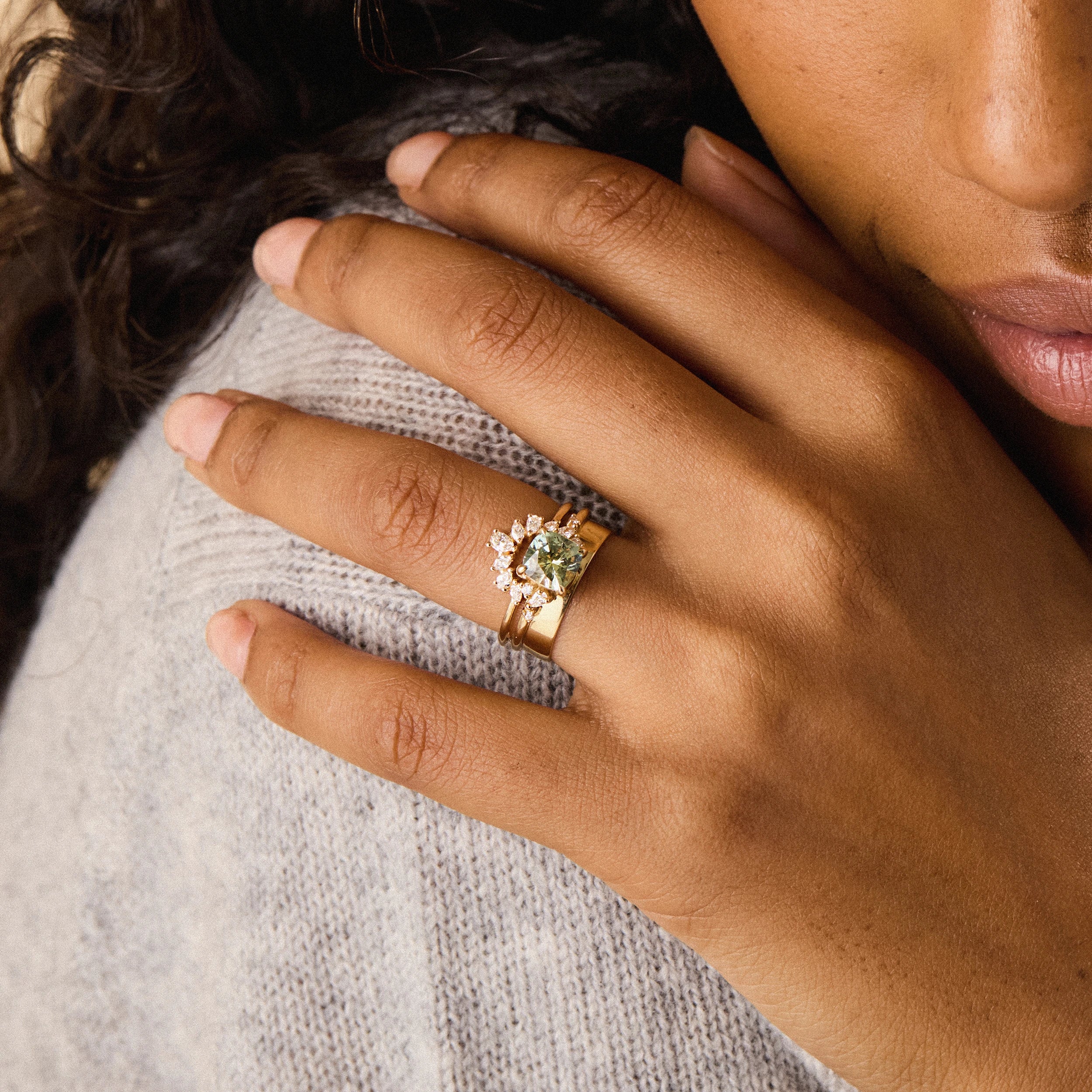 Valley of Dreams Unique Princess Cut Sapphire Ring in 14K Yellow Gold – Perfect for Weddings, Anniversaries & Special Occasions