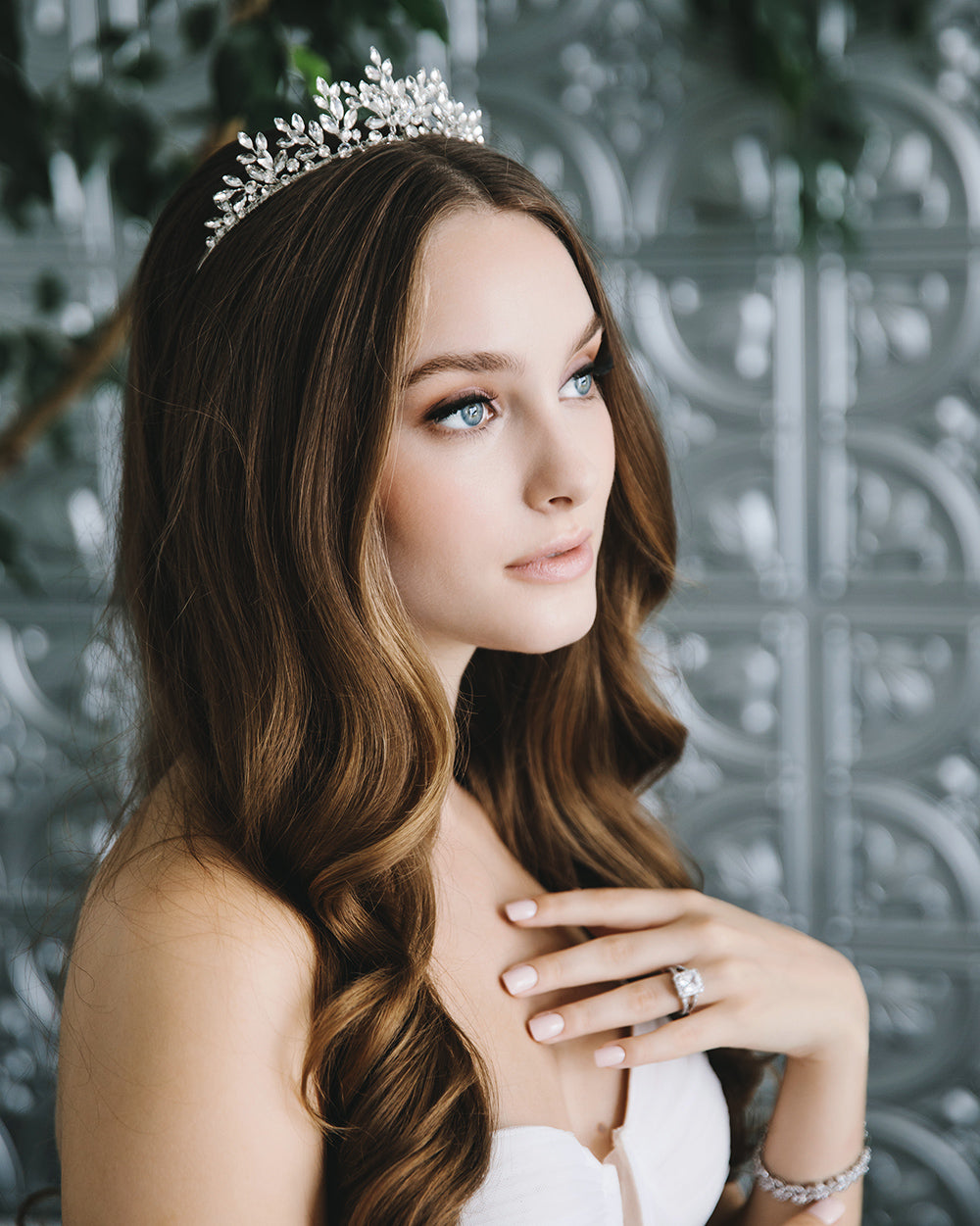Isabelle Crystal Tiara for Women - Elegant Rhinestone Bridal Headpiece for Weddings, Prom, Pageants & Special Events