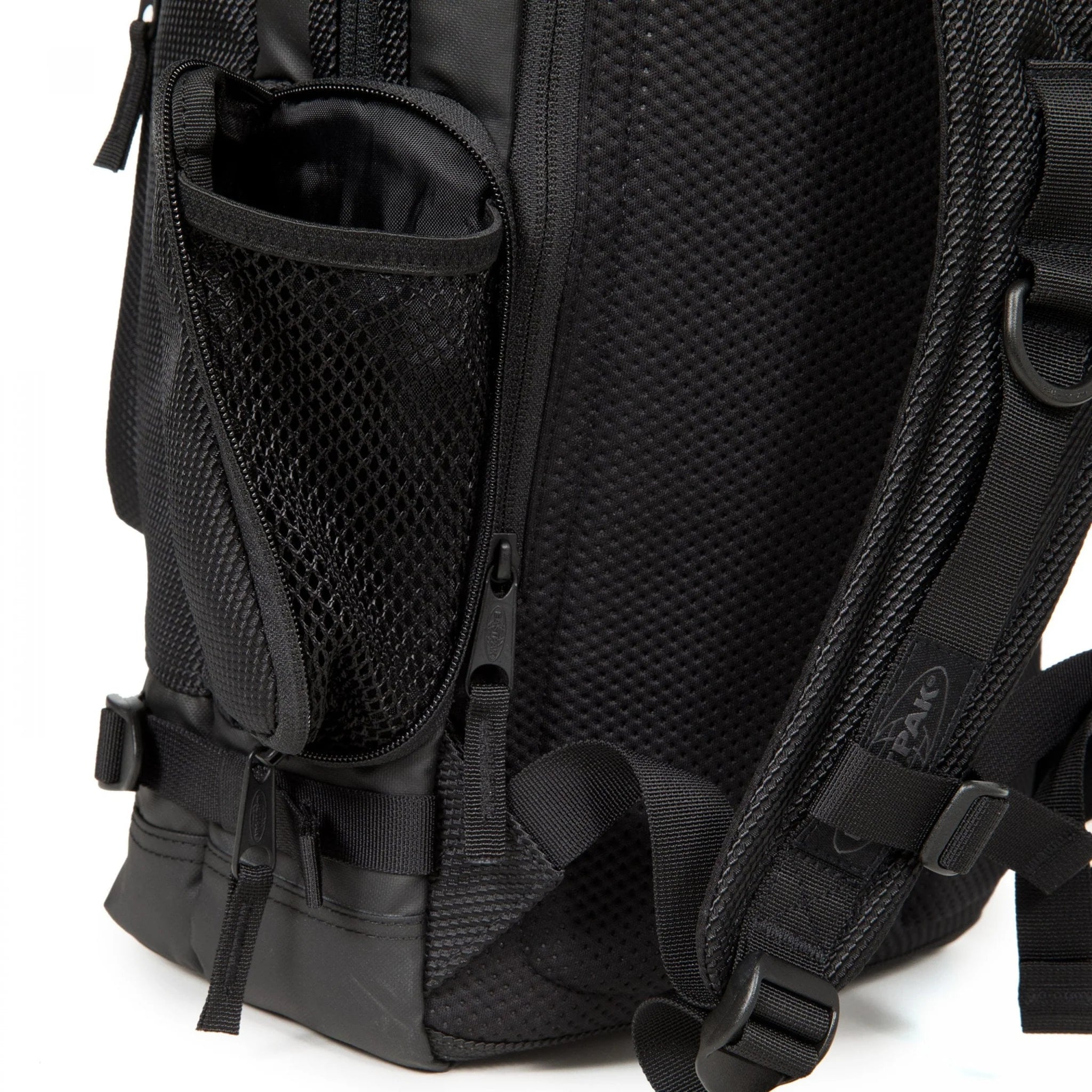Eastpak Tecum L CNNCT Backpack - Lightweight Laptop Backpack for School, Travel & Work - Durable Water-Resistant Coat for Everyday Use