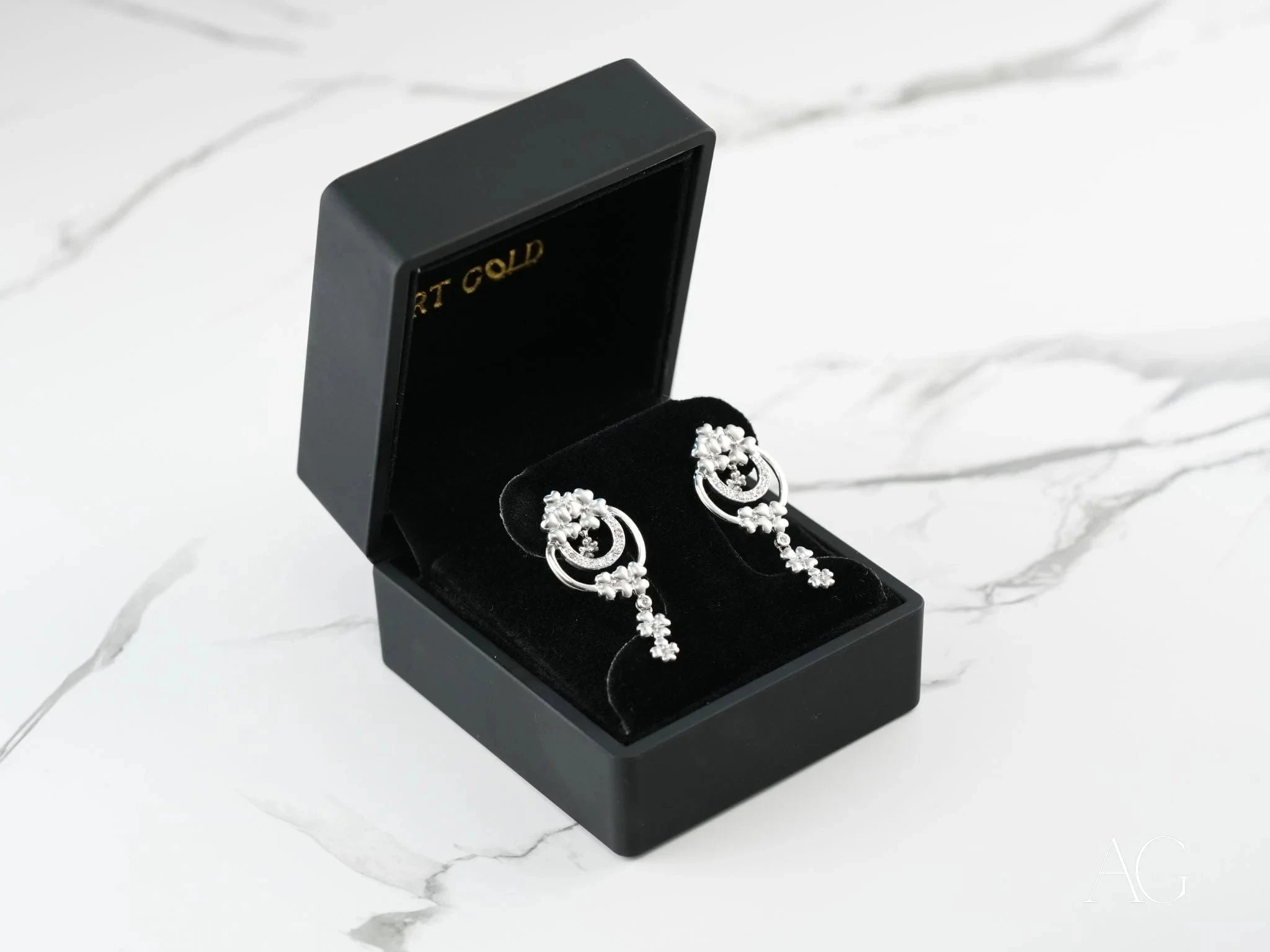 18K Gold Diamond Earrings for Women - Elegant Floral Design Stud Earrings - Perfect for Weddings, Parties & Special Occasions