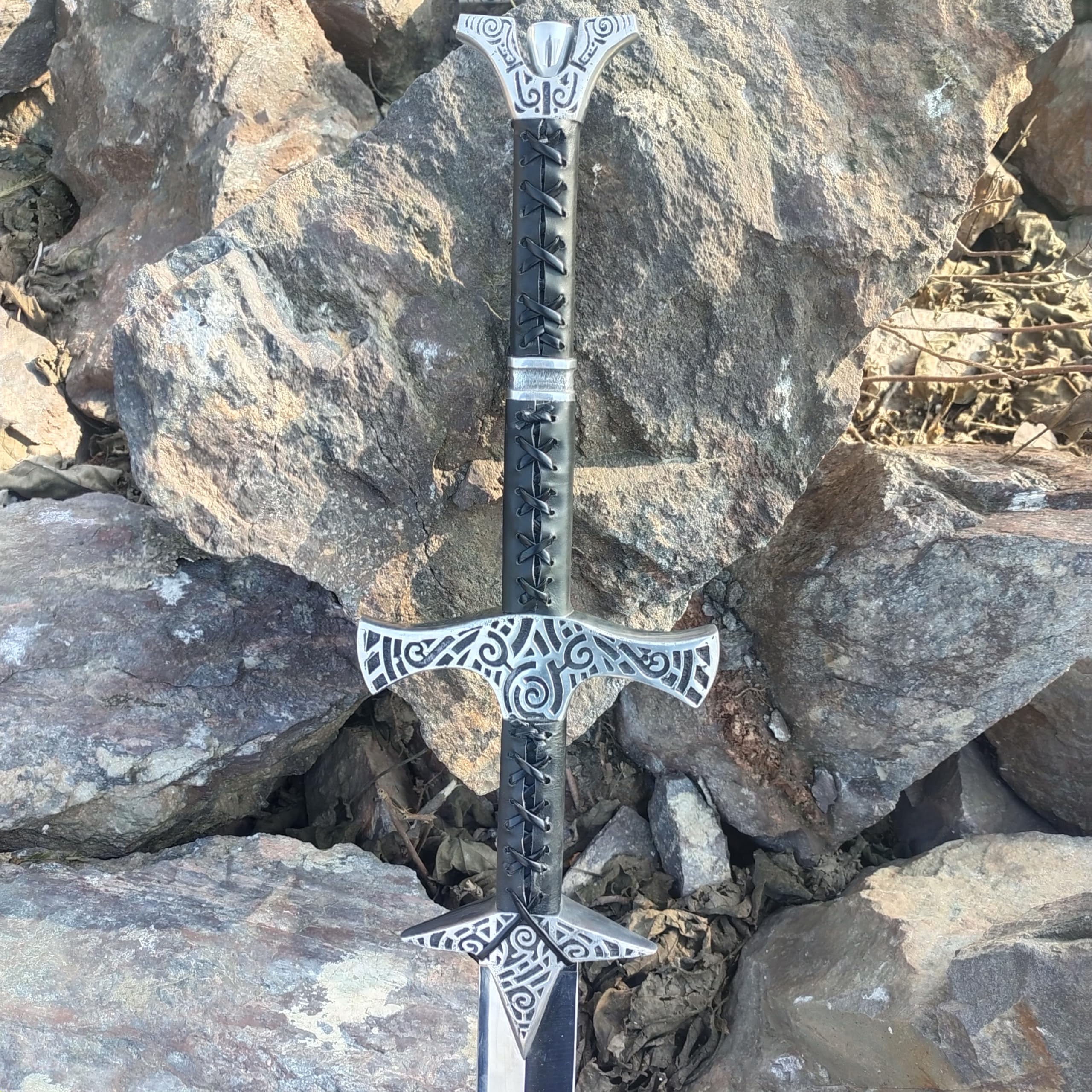 Authentic Medieval Viking Sword - Handmade Spring Steel Blade with Premium Cowhide Leather Sheath & Belt - Perfect for Cosplay, LARP, Historical Reenactment and Collector's Display - Unique Barbarian Sword Gift for Men