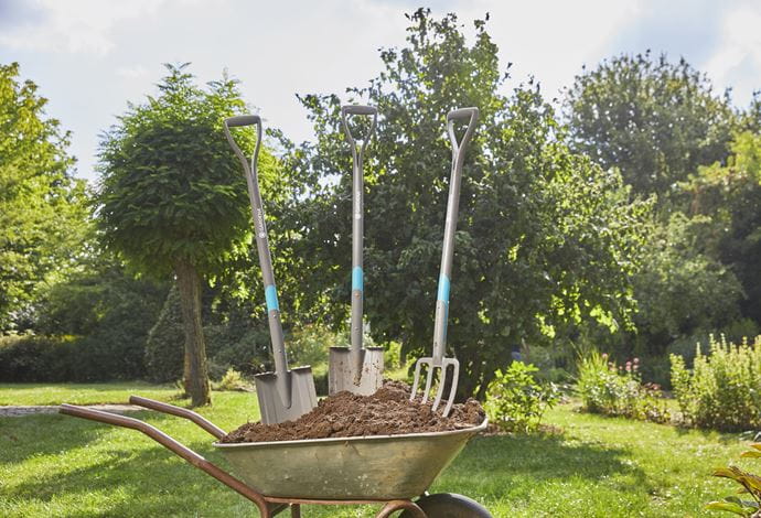 Gardena NatureLine Spade - Premium Garden Shovel for Digging, Planting & Landscaping | Ideal for Home Gardens, Flower Beds & Outdoor Projects