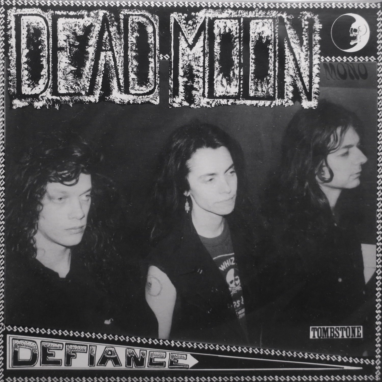 DEAD MOON 'Defiance' Vinyl LP Record - 1990 Garage Rock Music Album - Perfect for Vinyl Collectors & Rock Music Enthusiasts