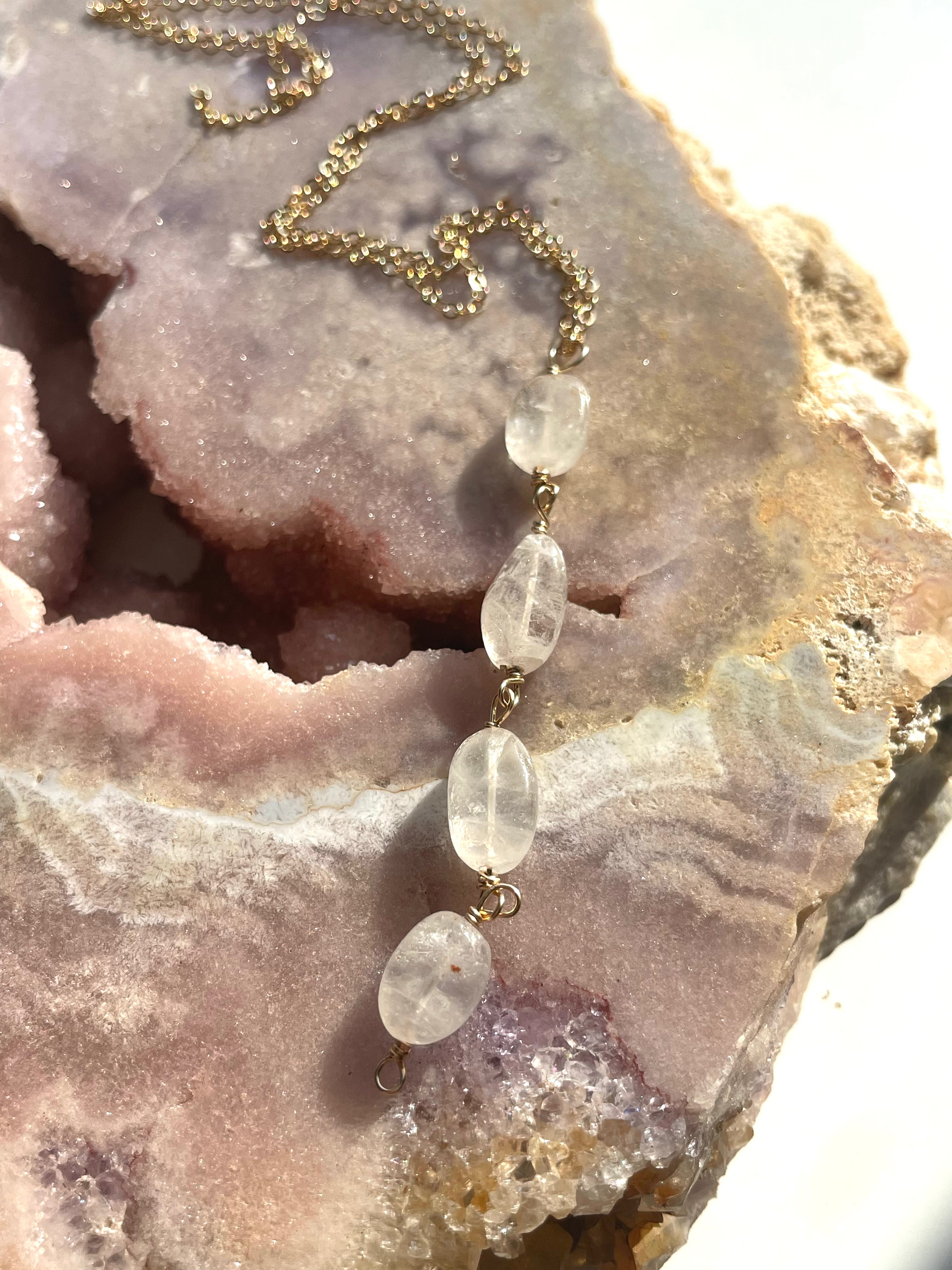 Natural Clear Quartz Lariat Necklace for Women - Healing Crystal Pendant Jewelry for Meditation, Yoga & Spiritual Energy
