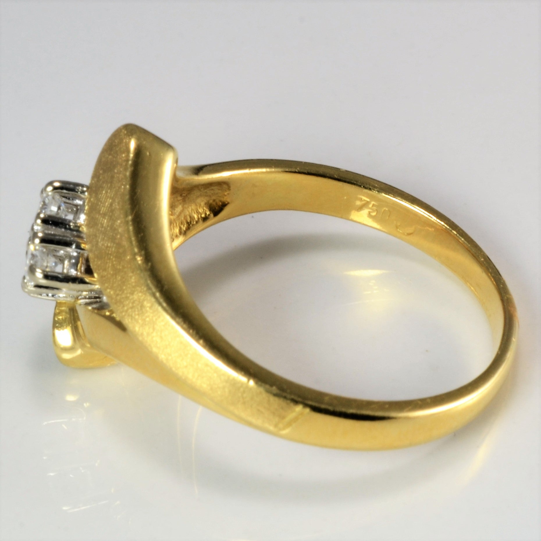 18K Gold Chevron Diamond Ring - 0.30 Carat Total Weight, Size 8.75 | Elegant Stackable Wedding Band, Anniversary Gift for Her | Perfect for Bridal Jewelry, Valentine's Day & Special Occasions