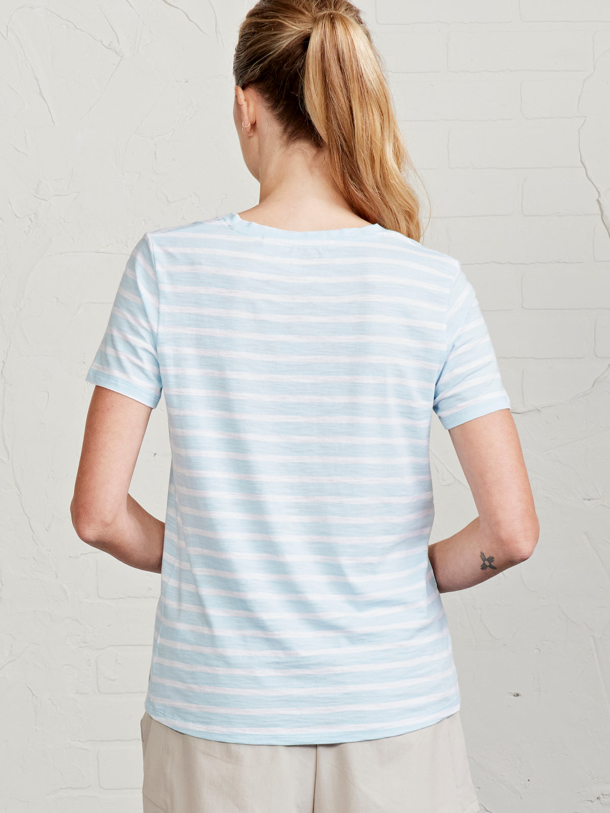 Comfortable All-Day Wear V-Neck T-Shirt for Men & Women - Perfect for Casual Outfits, Workouts, and Layering