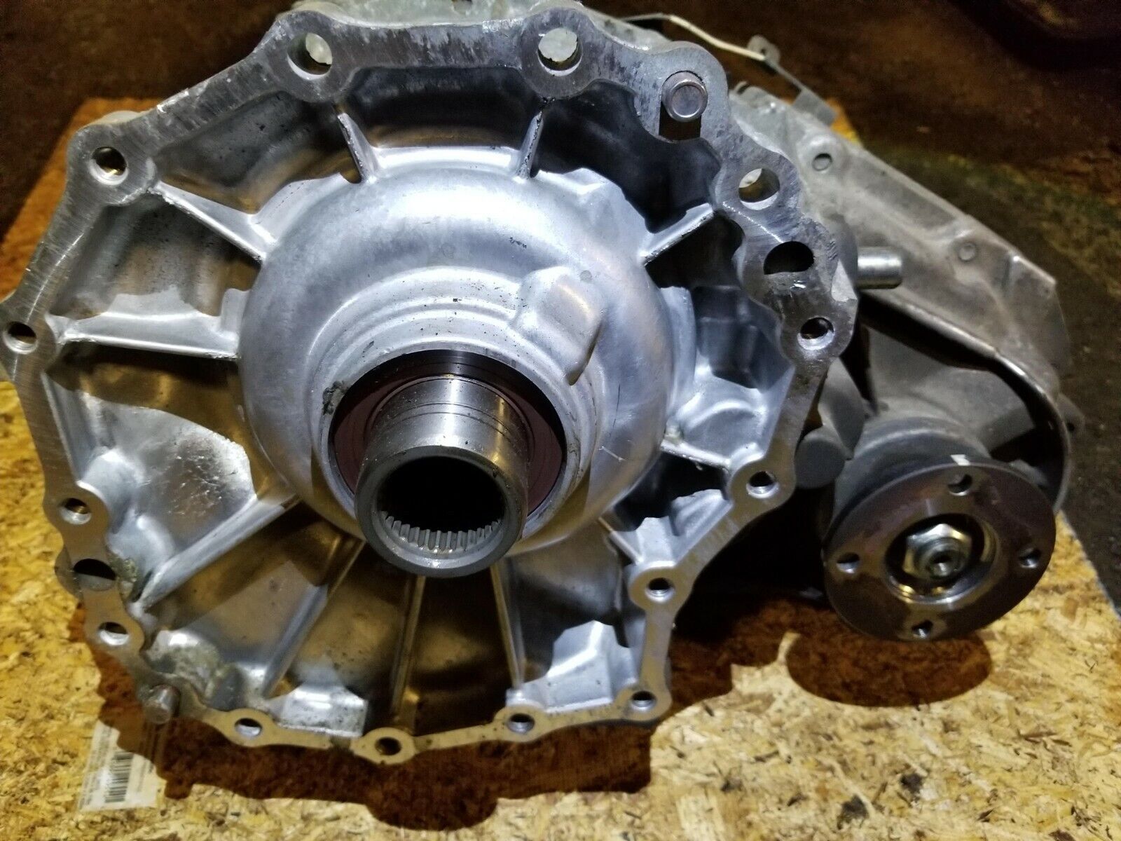 04-07 Infiniti QX56 Transfer Case OEM Replacement Part - Perfect for Off-Roading & Towing Scenarios