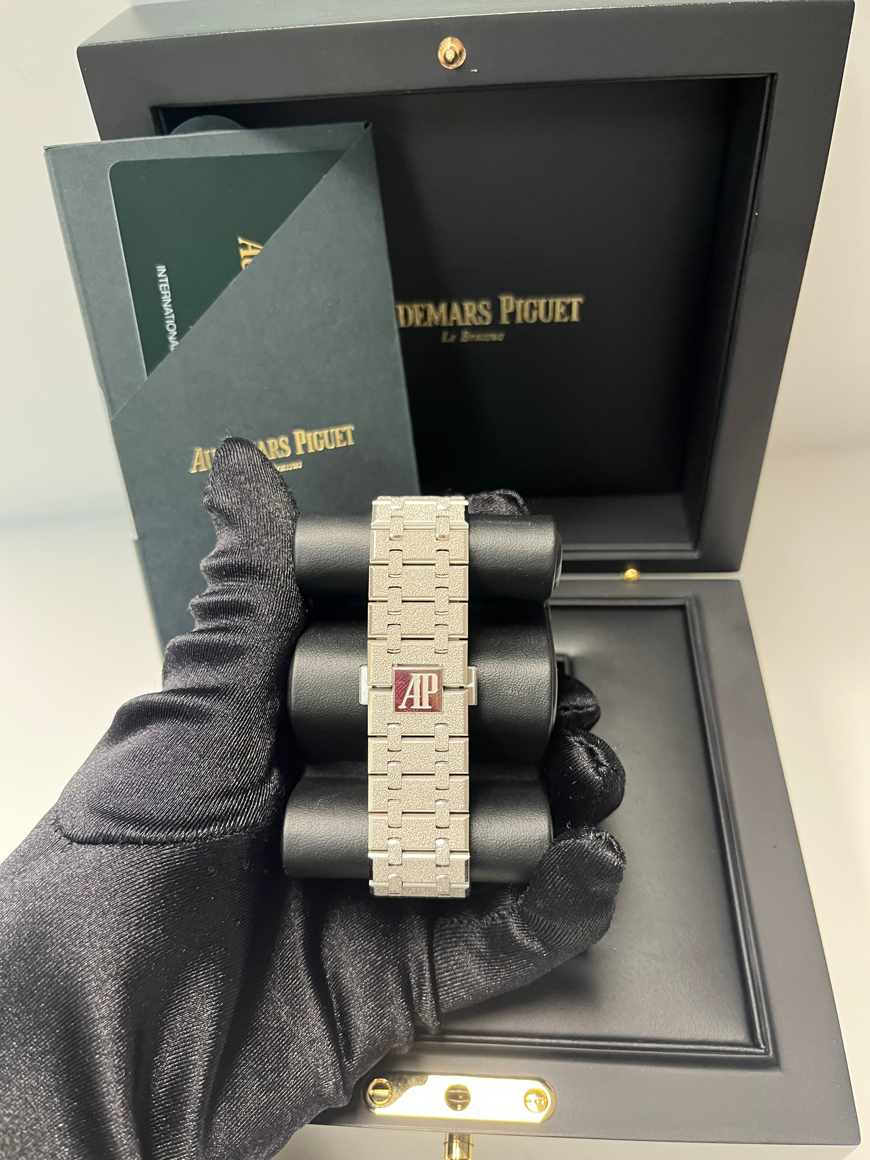 Audemars Piguet Royal Oak Frosted Gold Selfwinding Chronograph Watch - Ref# 26239BC.GG.1224BC.02 - Luxury Swiss Automatic Chronograph for Men - Perfect for Business, Formal Events & Collectors