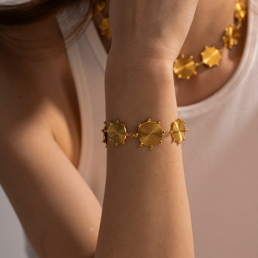 18K Gold Plated Stainless Steel Vintage Palace Style Bracelet for Women - Elegant Retro Jewelry for Parties, Weddings & Special Occasions
