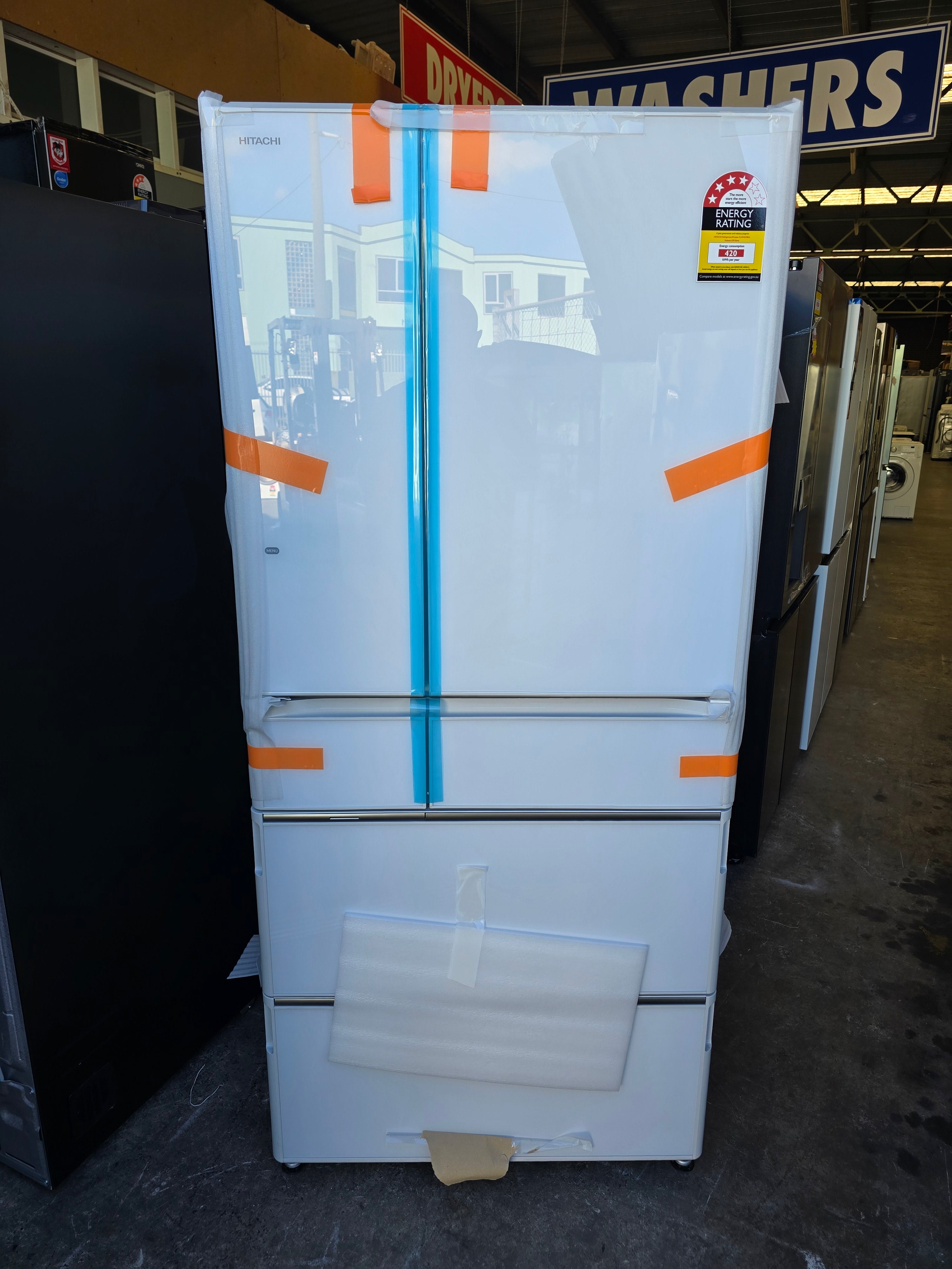 Hitachi 670L White Glass Inverter Refrigerator with Non-Plumbed Ice Maker - Energy Efficient, Made in Japan (Carton Damaged) - Perfect for Modern Kitchens, Restaurants, and Large Families