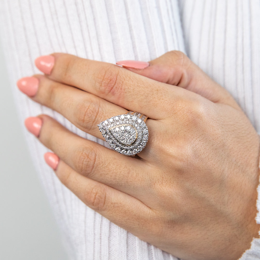9ct Yellow Gold 3 Carat Diamond Ring with Brilliant Cut & Tapered Baguette Diamonds | Elegant Engagement & Wedding Ring for Women | Perfect for Proposals, Anniversaries & Special Occasions