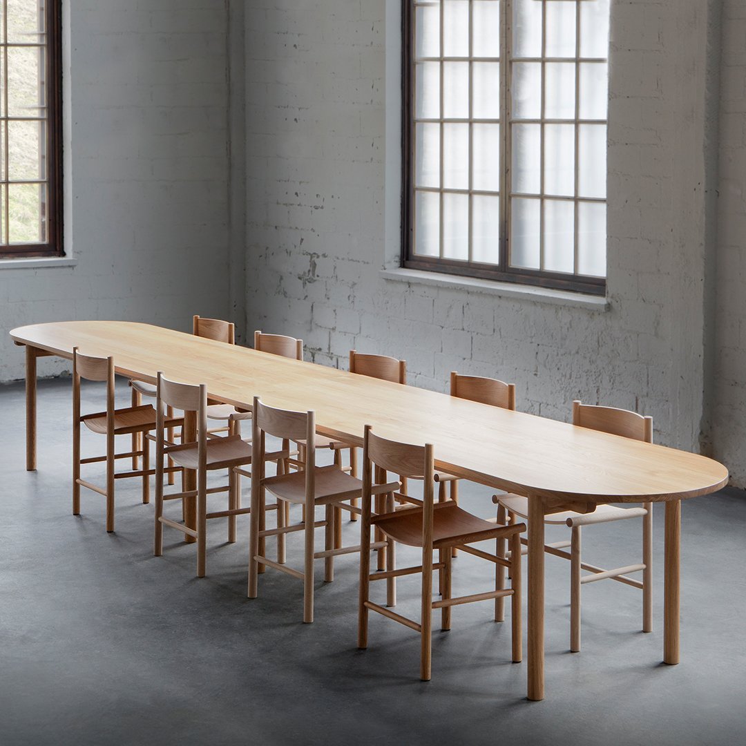 Stylish Oval Dining Table - Modern Basic Table for Kitchen, Dining Room & Small Spaces | Perfect for Family Gatherings & Dinner Parties