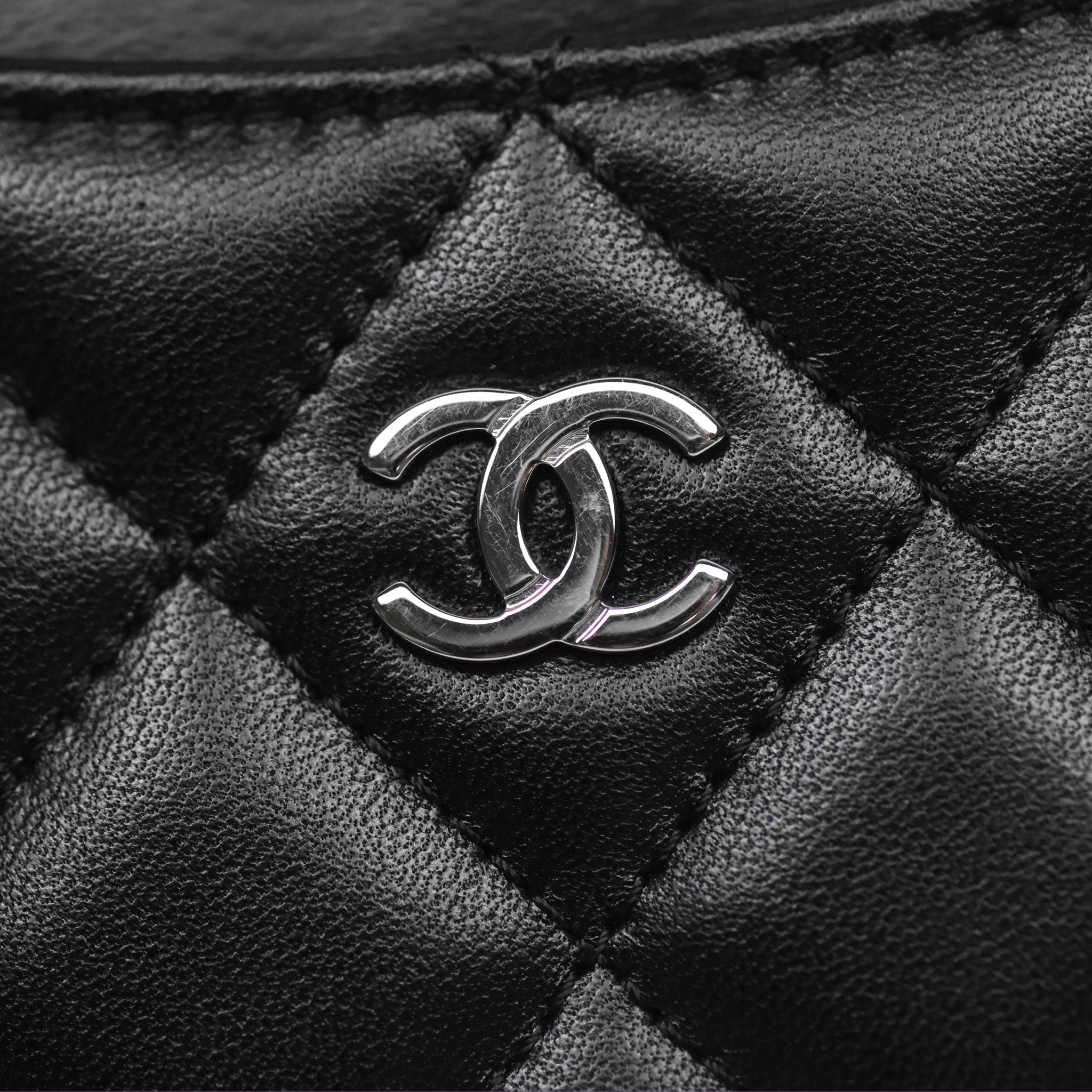Chanel Classic Flat Card Holder in Black Lambskin with Silver Hardware - Luxury Compact Wallet for Everyday Use & Travel Essentials