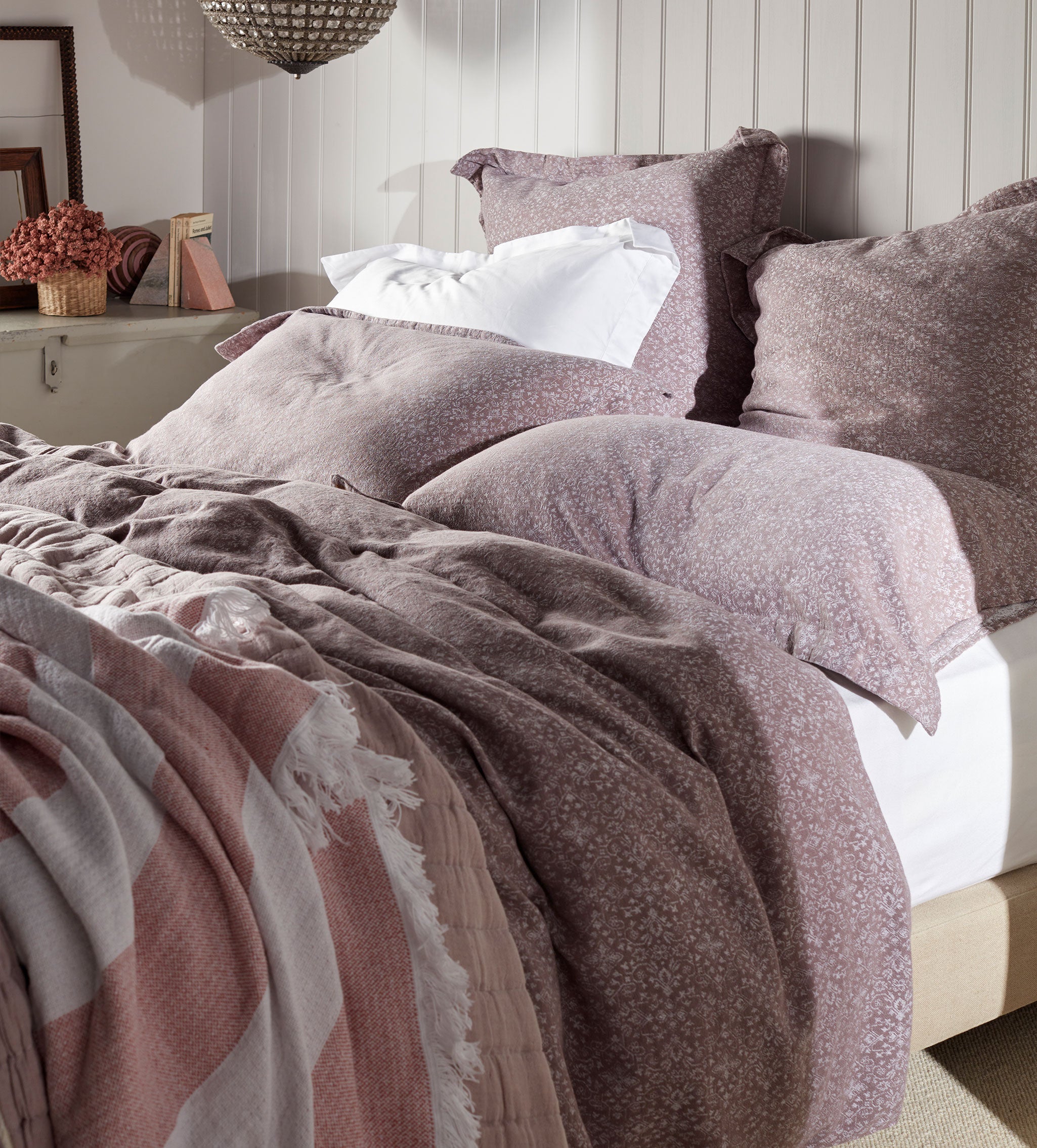 Premium 100% Cotton Jasmine Floral Jacquard Bed Linen Set - Soft & Breathable Luxury Bedding for Master Bedroom, Guest Room & Vacation Homes