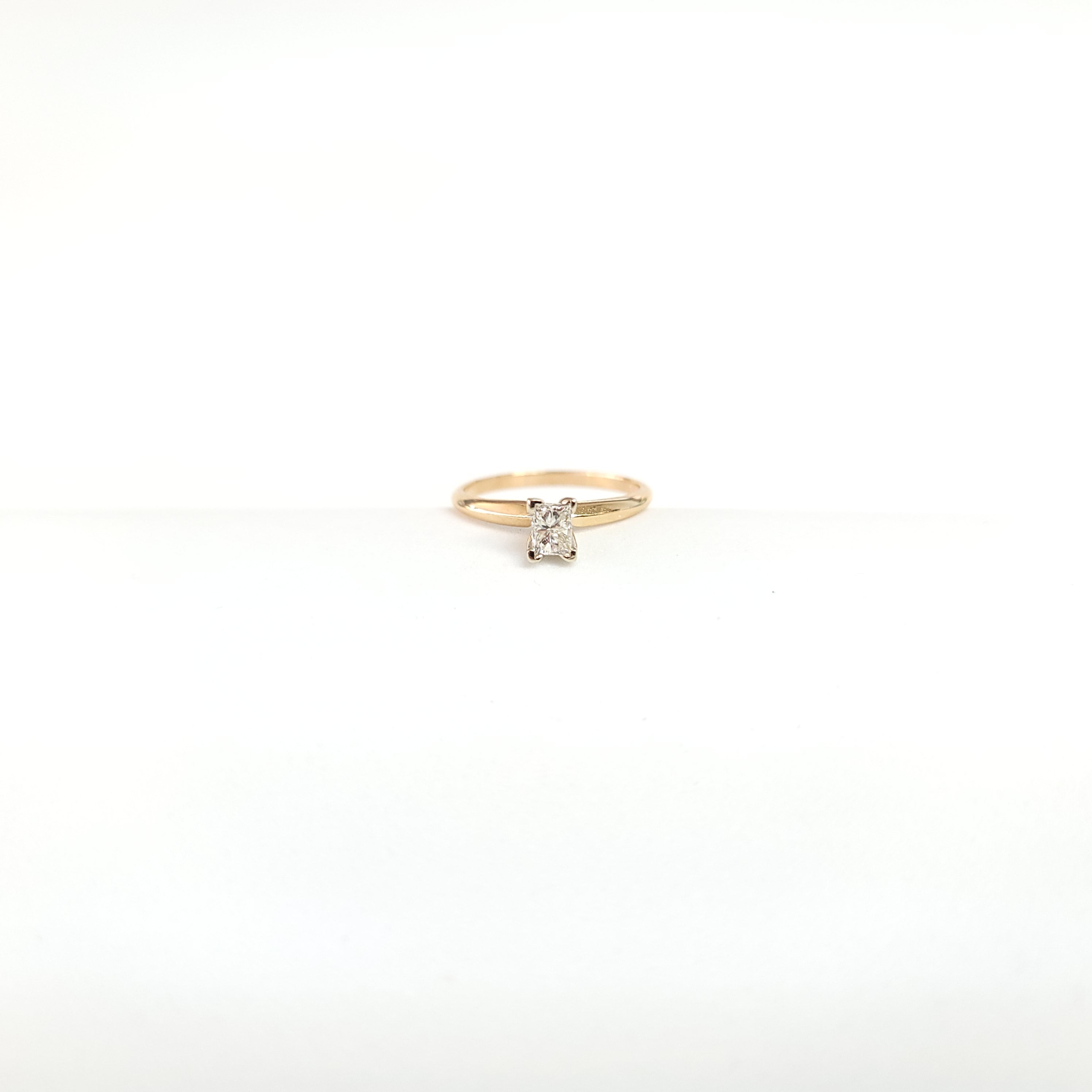 0.25 Carat Emerald Cut Solitaire Diamond Engagement Ring - Elegant Wedding Proposal Jewelry for Her, Perfect for Anniversaries & Special Occasions