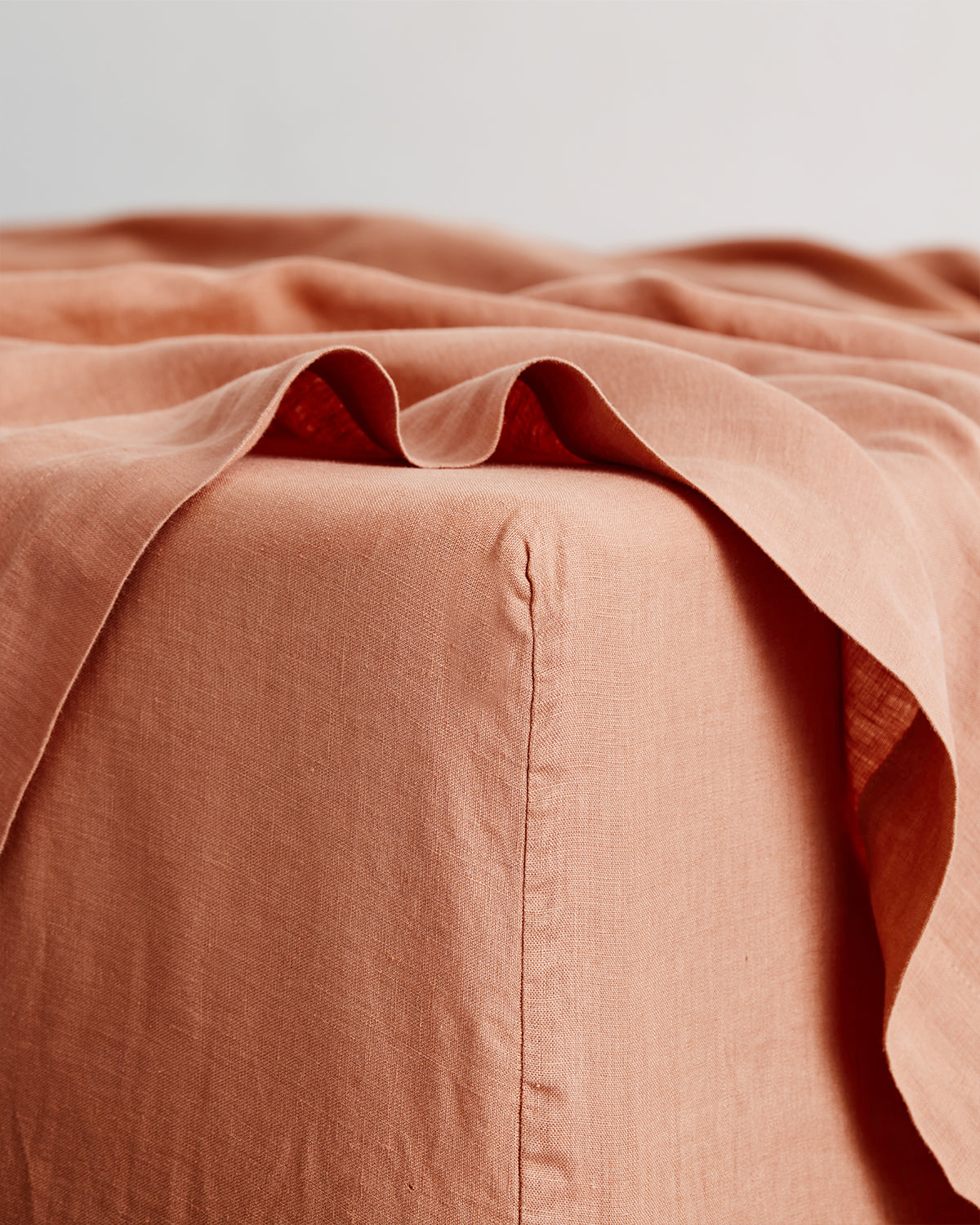 100% French Flax Linen Fitted Sheet - Queen Size, Natural Hazelnut Color, Breathable & Hypoallergenic - Perfect for Bedroom, Guest Room & Vacation Homes