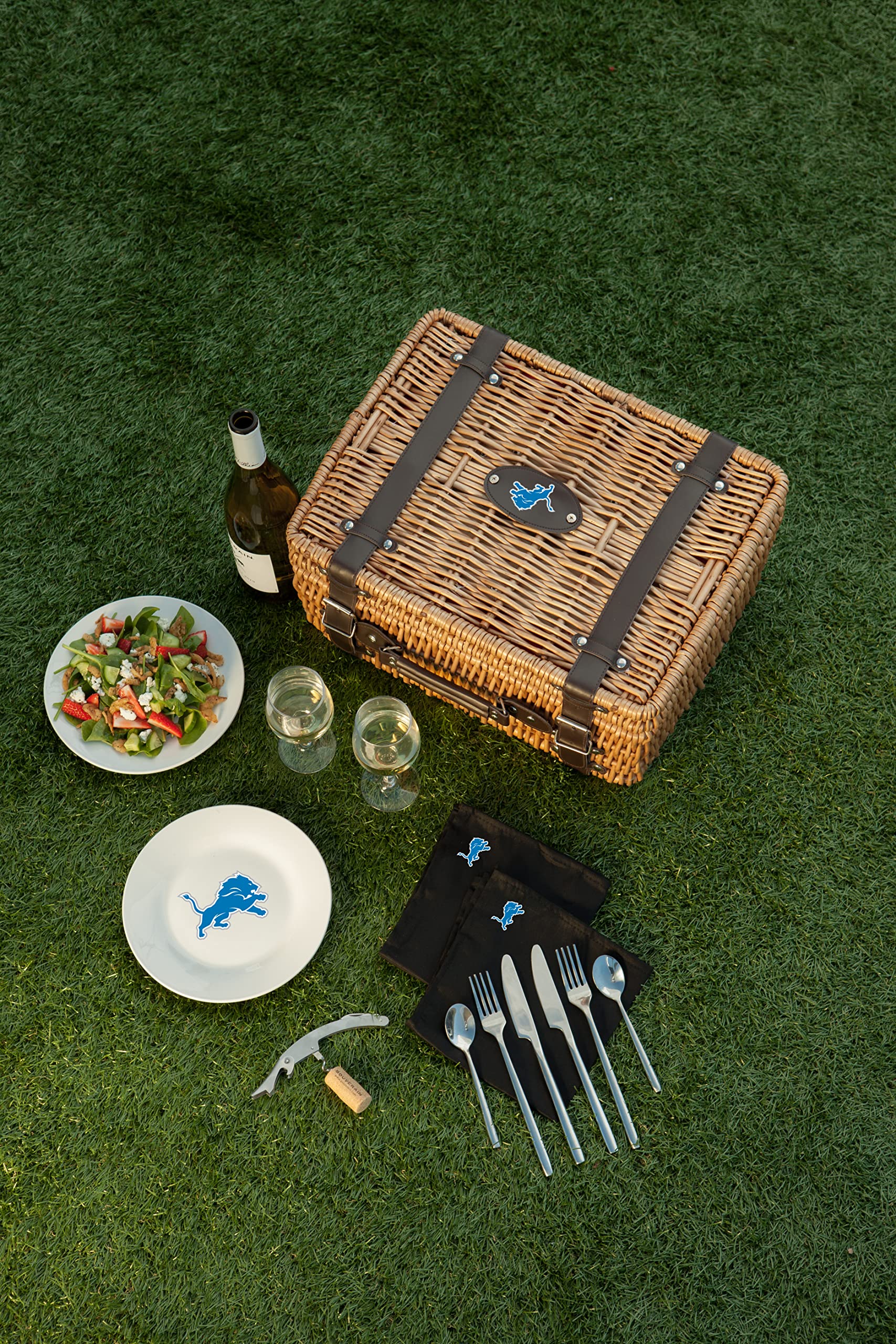 NFL Champion Picnic Basket for 2 - Wicker Picnic Basket Set with Plates, Utensils & Blanket (Black/Brown) | Perfect for Outdoor Dining, Tailgating & Game Day Gatherings